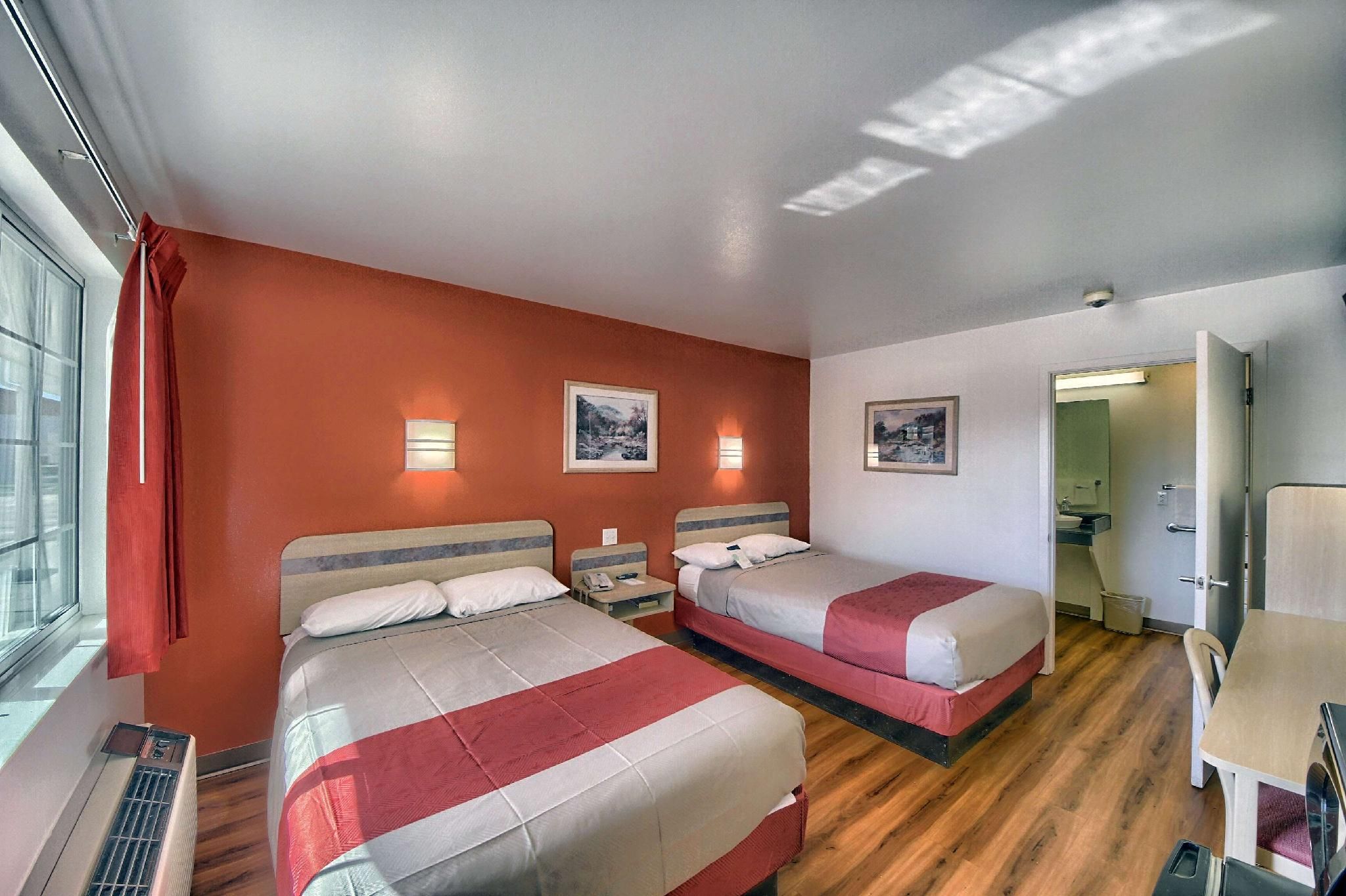 2 Full Beds | Smoking