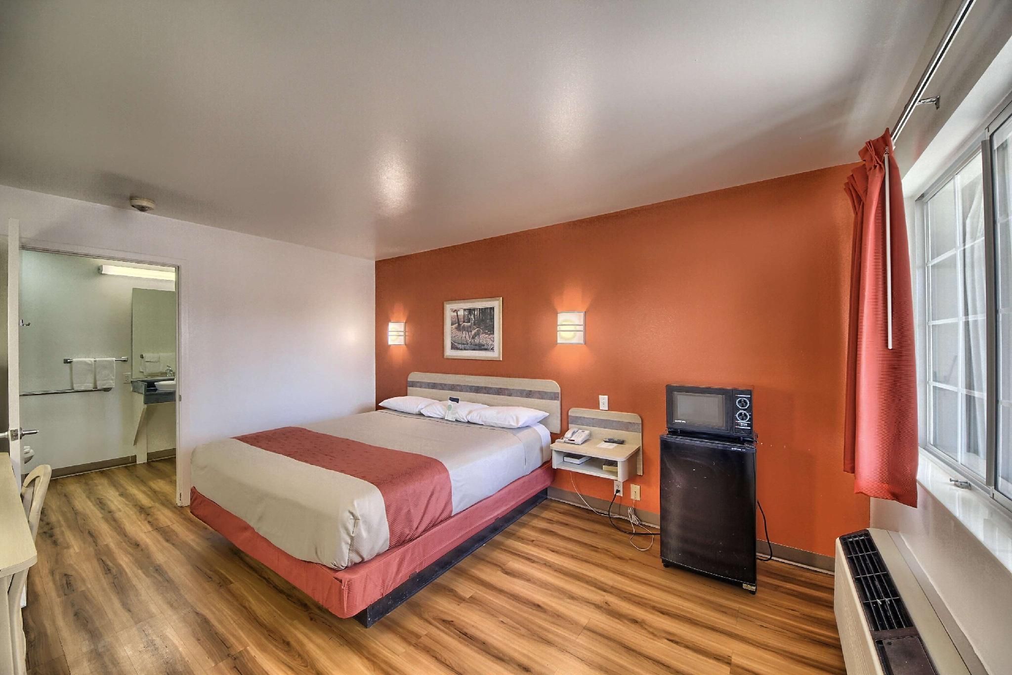 1 King Bed | Mobility Accessible Tub, Nsmk