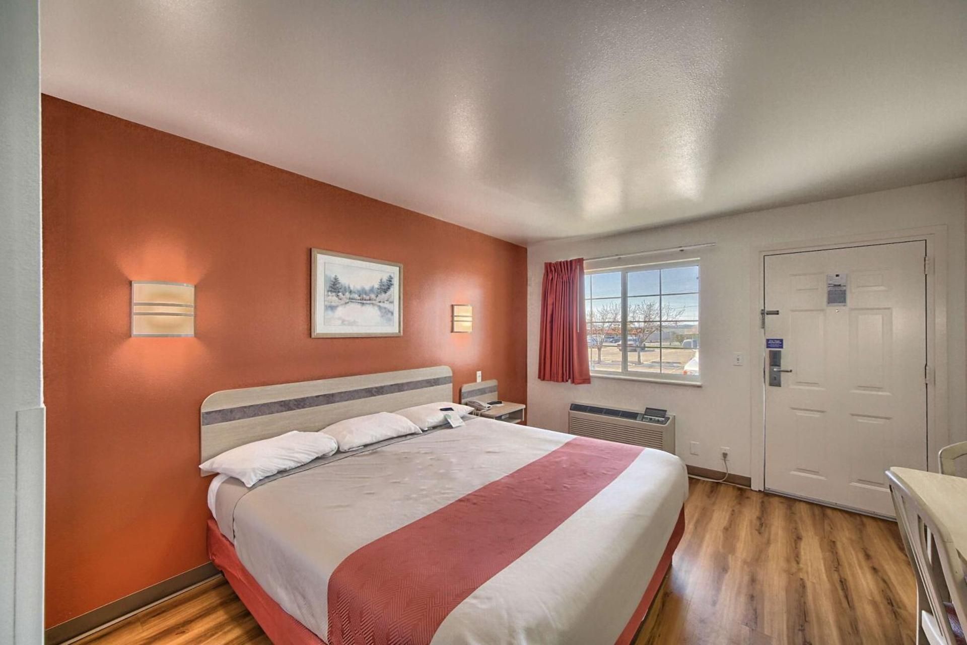 King Room - Disability Access - Non-Smoking