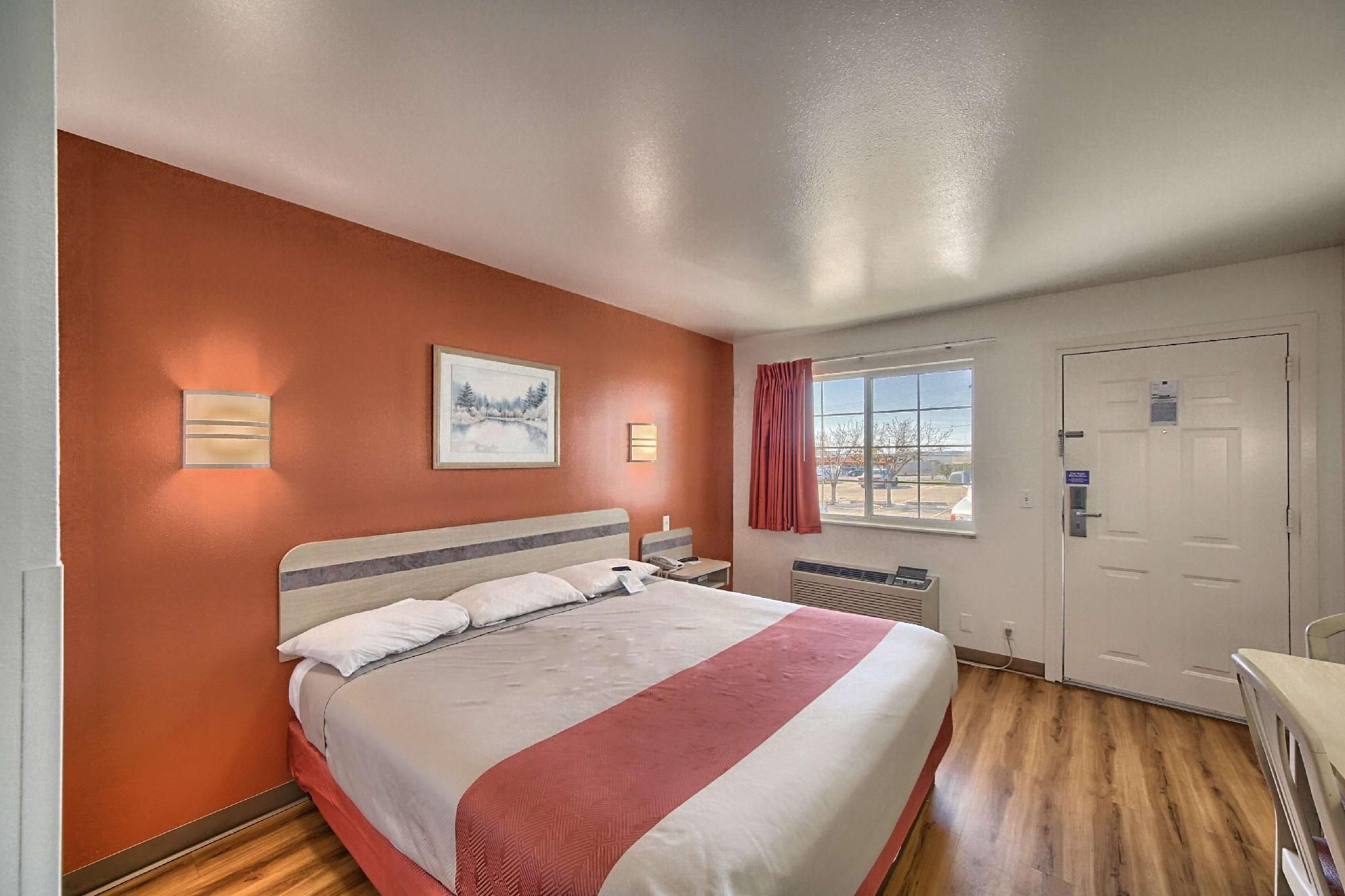 1 King Bed | Mobility Accessible Tub, Nsmk