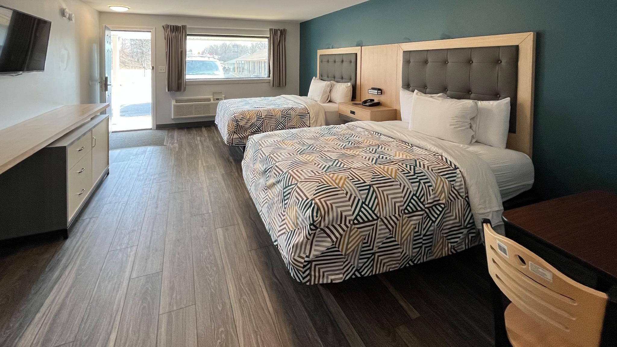 2 Queen Beds | Non-Smoking, Kitchen