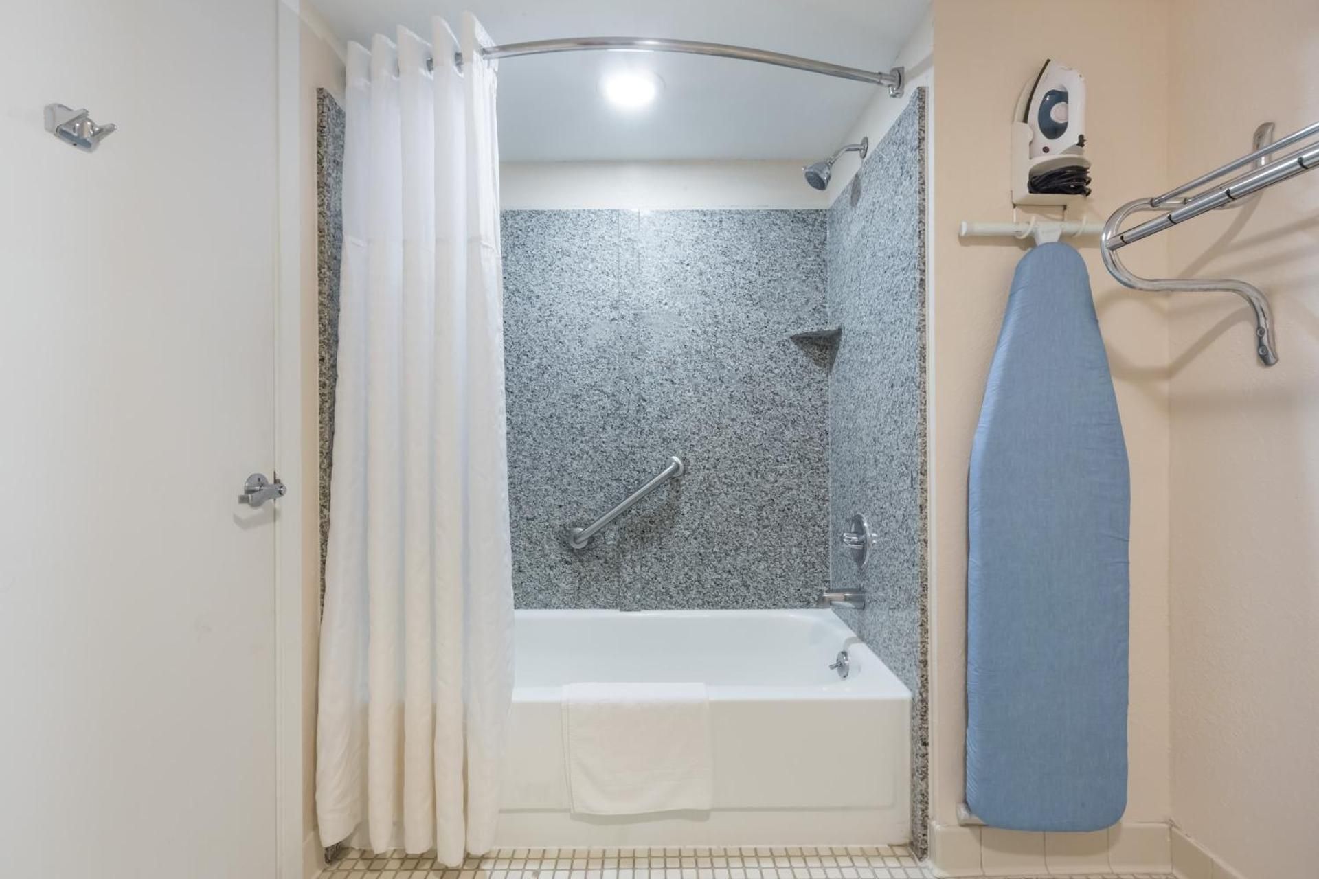 Beacon South Beach Hotel 1 King Bed Accessible Smoking 3