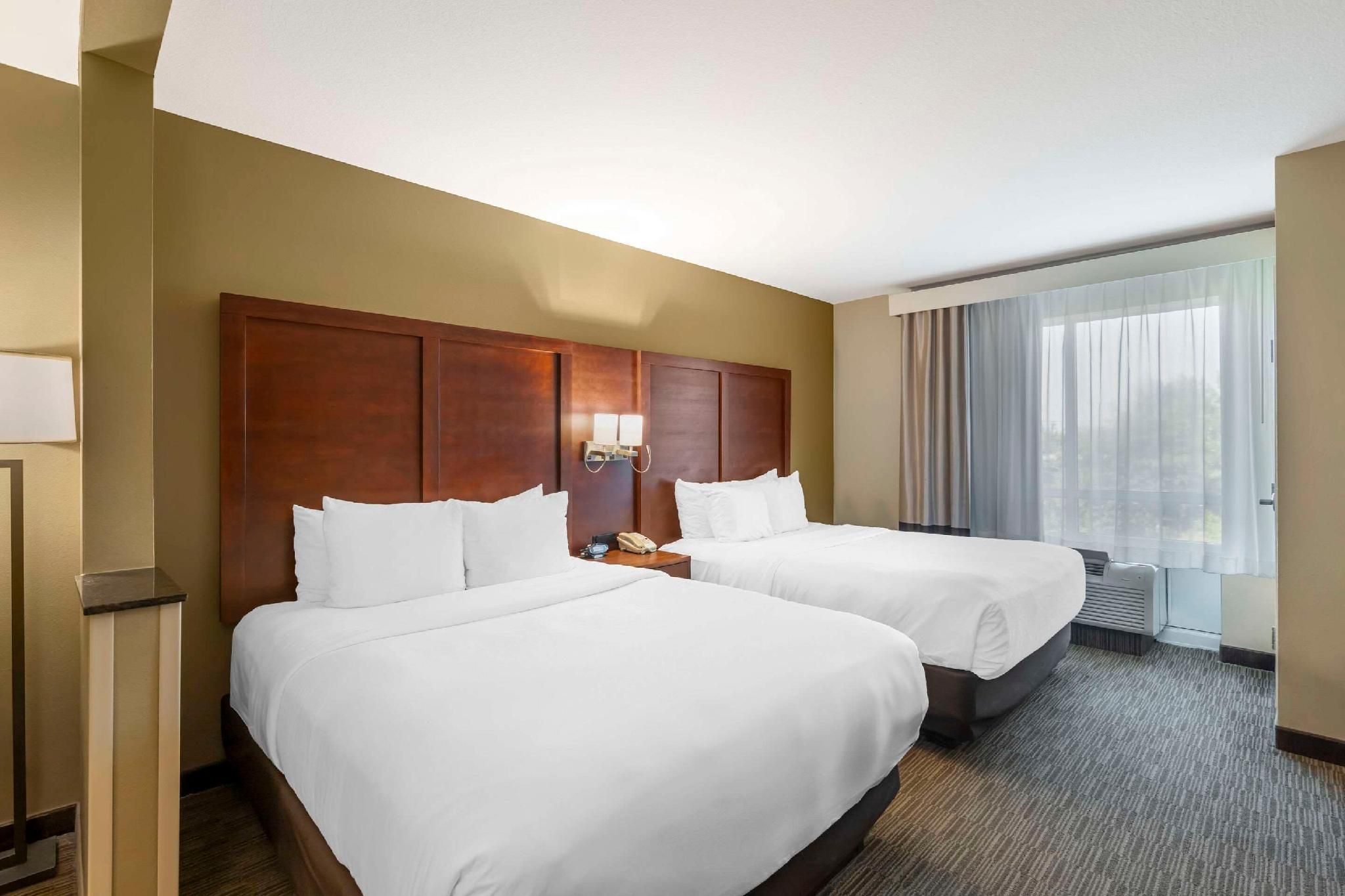 Comfort Inn & Suites 2 Queen Beds, Suite, Nonsmoking 2