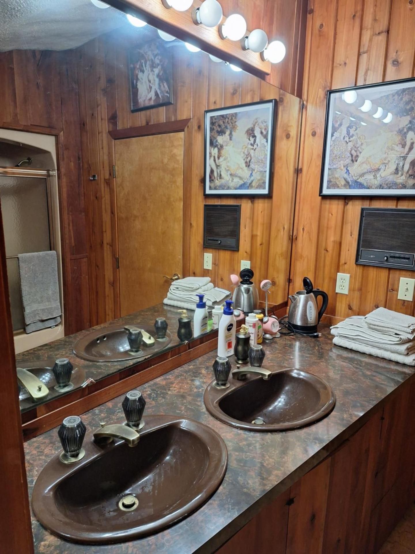 Deluxe Queen Room with Two Queen Beds