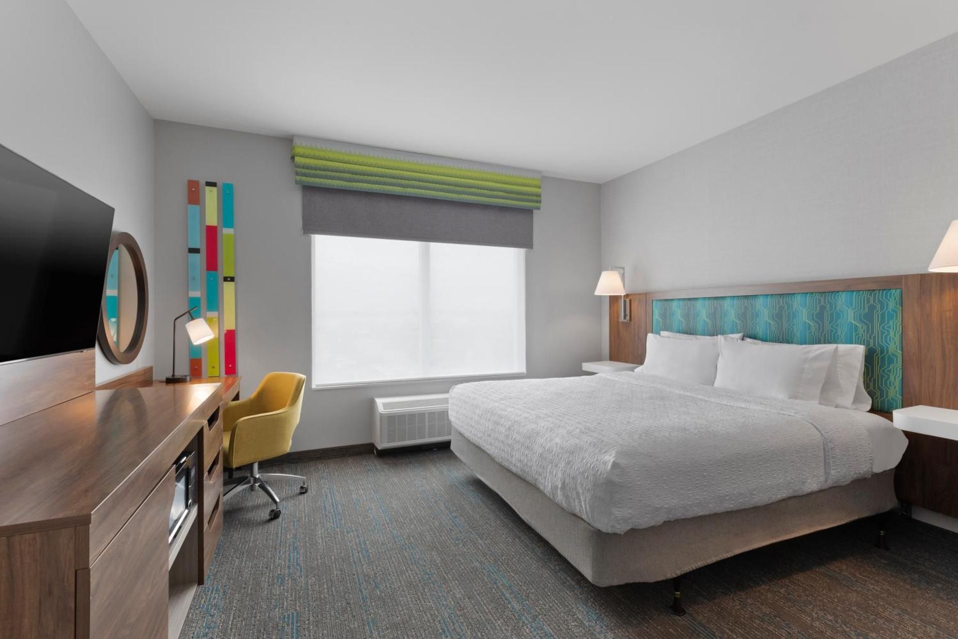 Hampton Inn by Hilton Saline 1 King Mobility/Hearing Accessible Bathtub