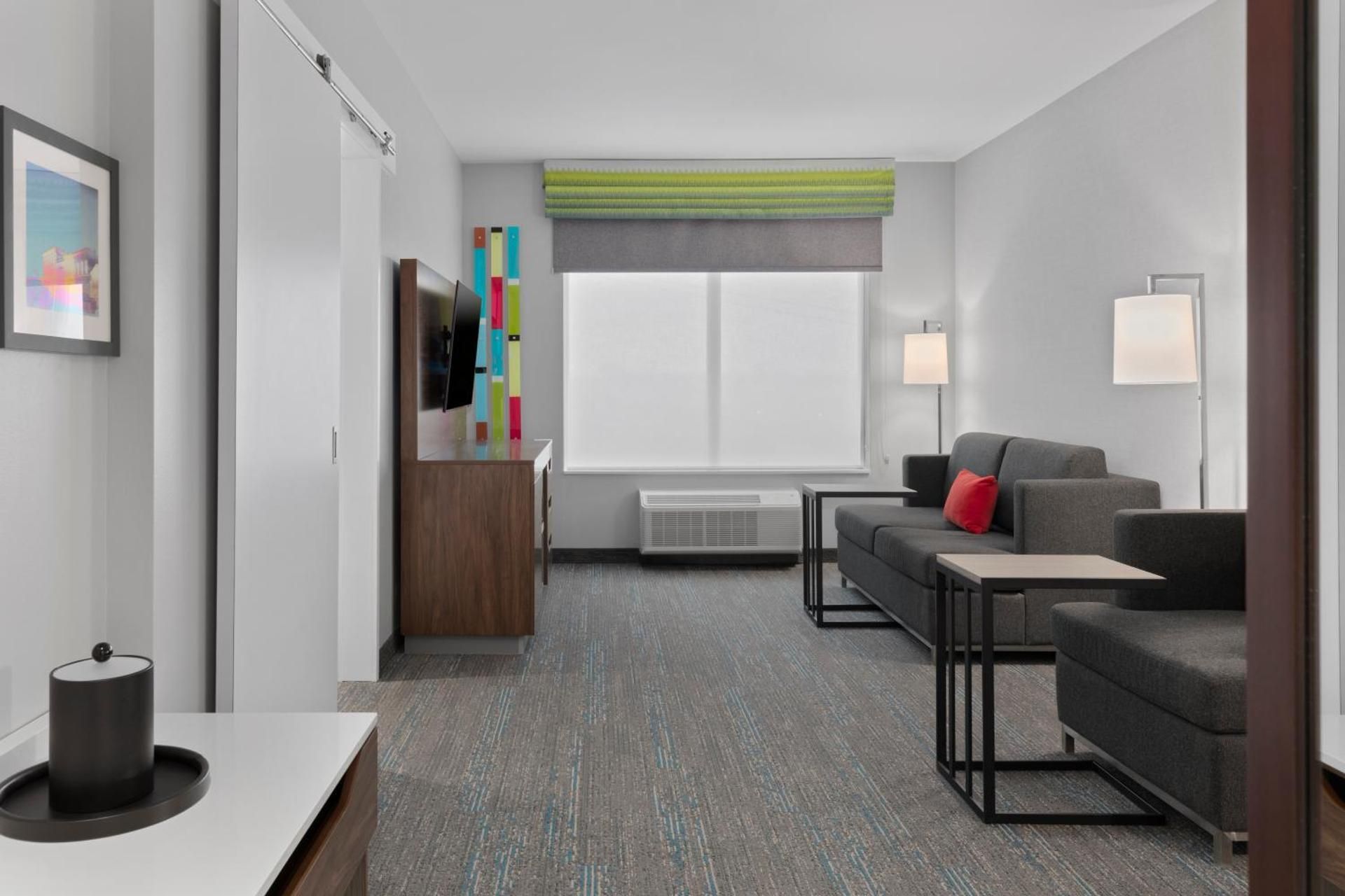 1 KING 1 BEDROOM SUITE