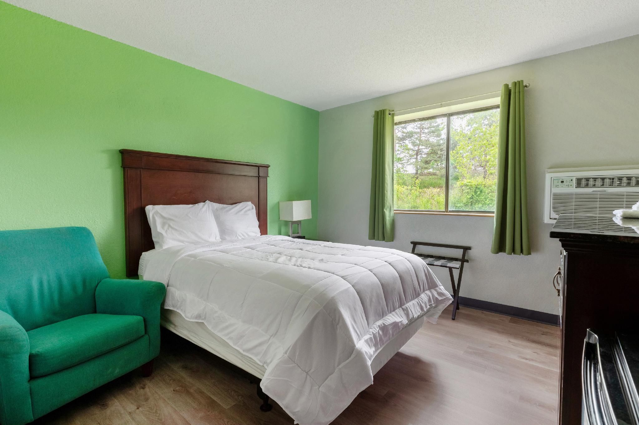 Full Bed Non-Smoking