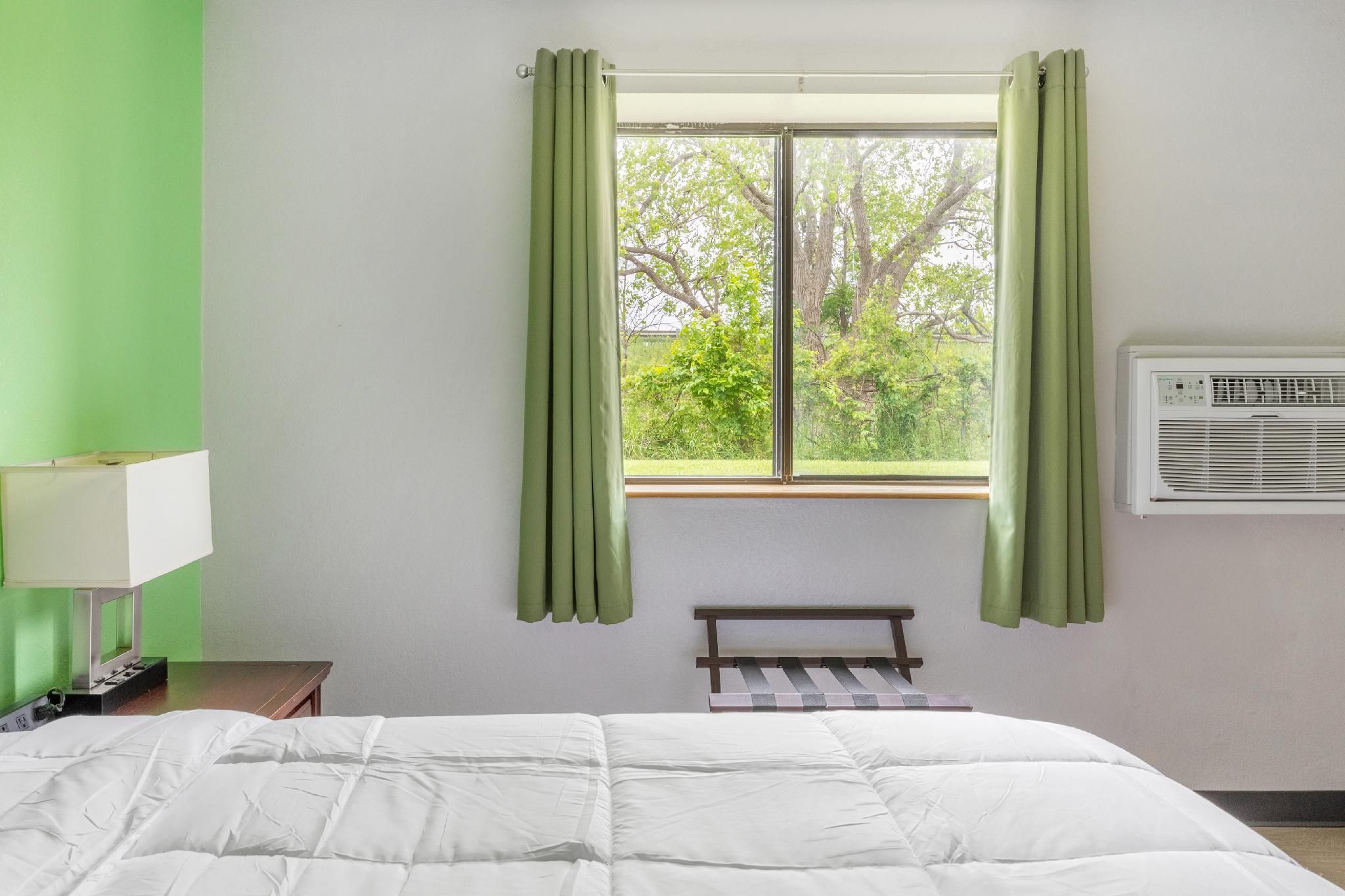 Full Bed Non-Smoking