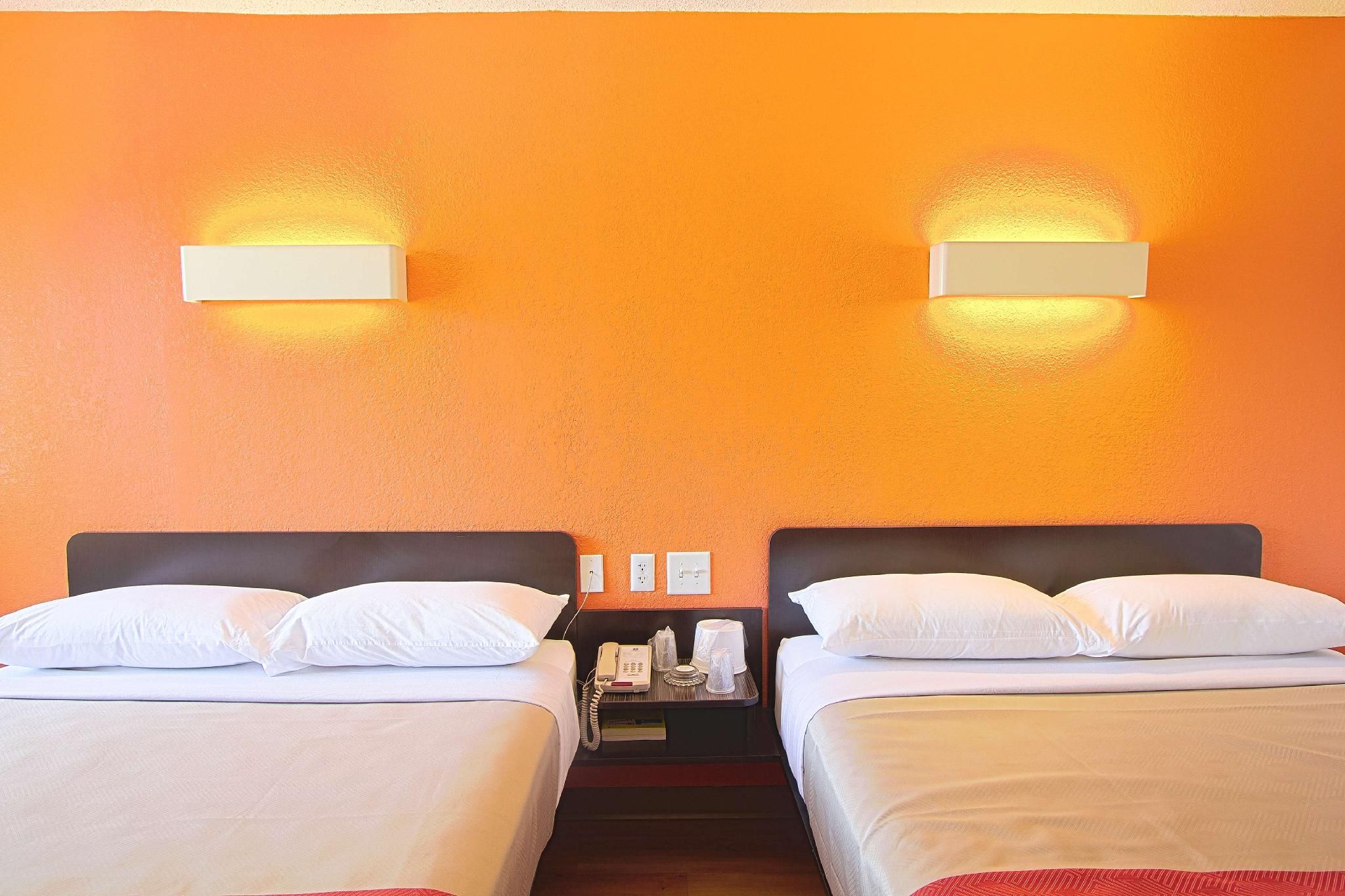 2 Queen Beds | Micfridge