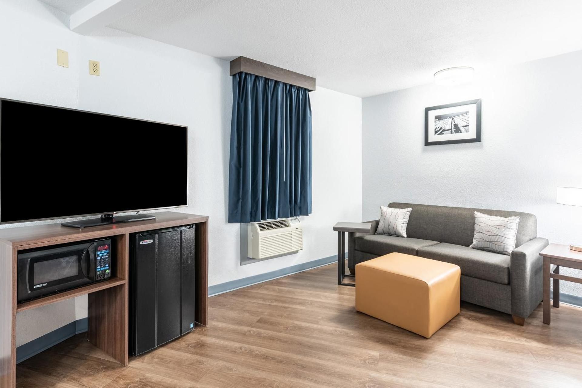 Americas Best Value Inn Searcy Deluxe Business Queen Room - Non Smoking 3