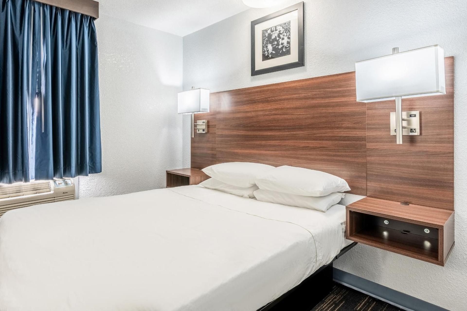 Standard Queen Bed Non-Smoking