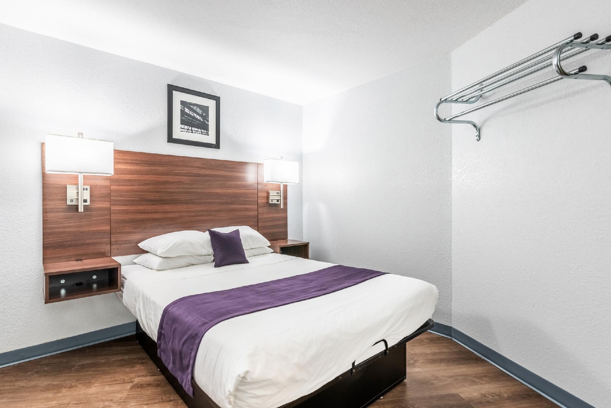 Americas Best Value Inn Searcy Queen Deluxe Accessible Non-Smoking 2