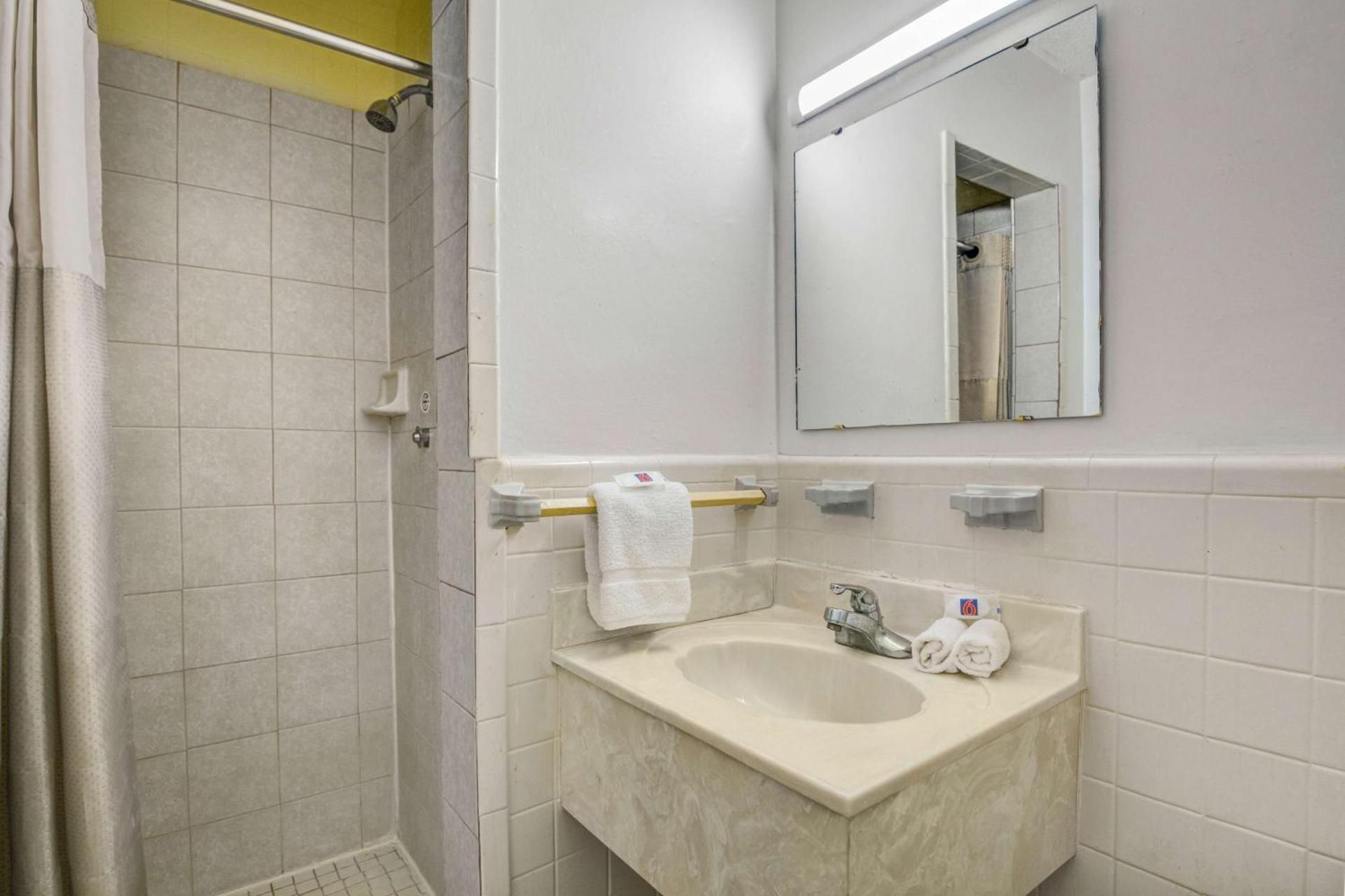 Deluxe Quadruple Room - Non-Smoking