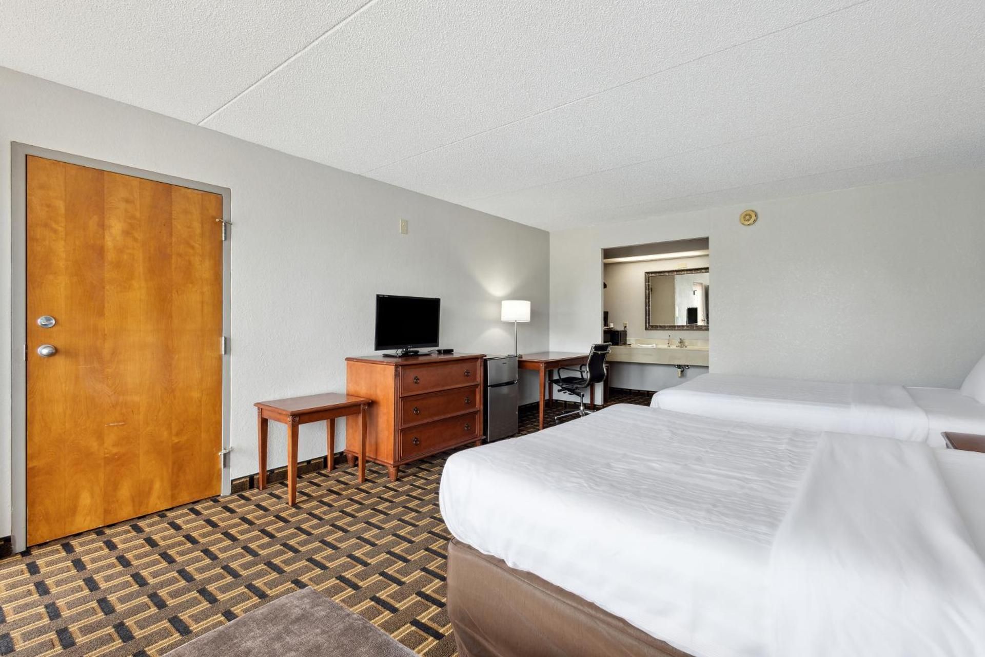 Relax inn by OYO Greeneville Near Hwy US-321 2 Queen Beds Non-Smoking 2
