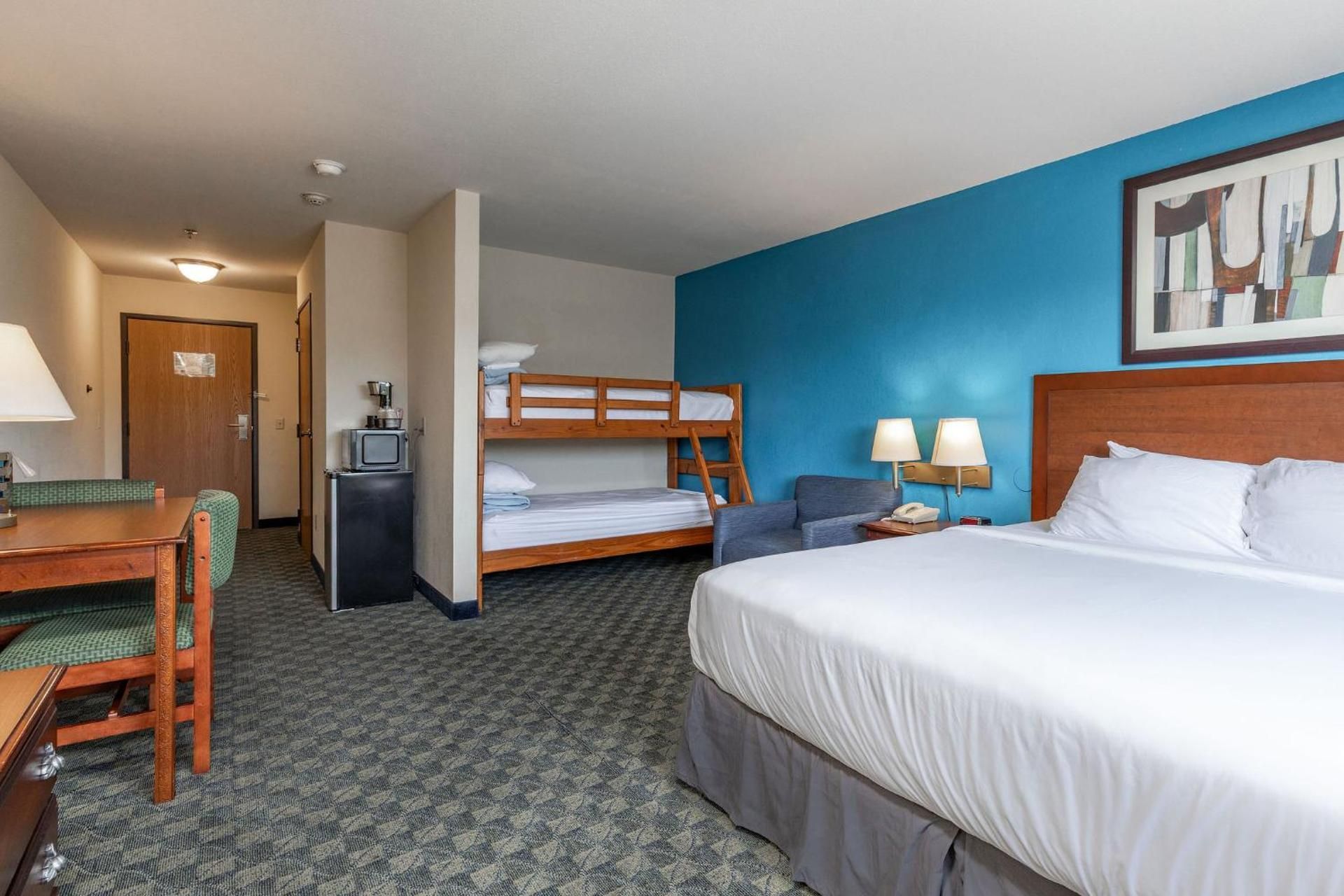 King Room with Bunk Beds - No Waterpark Access 