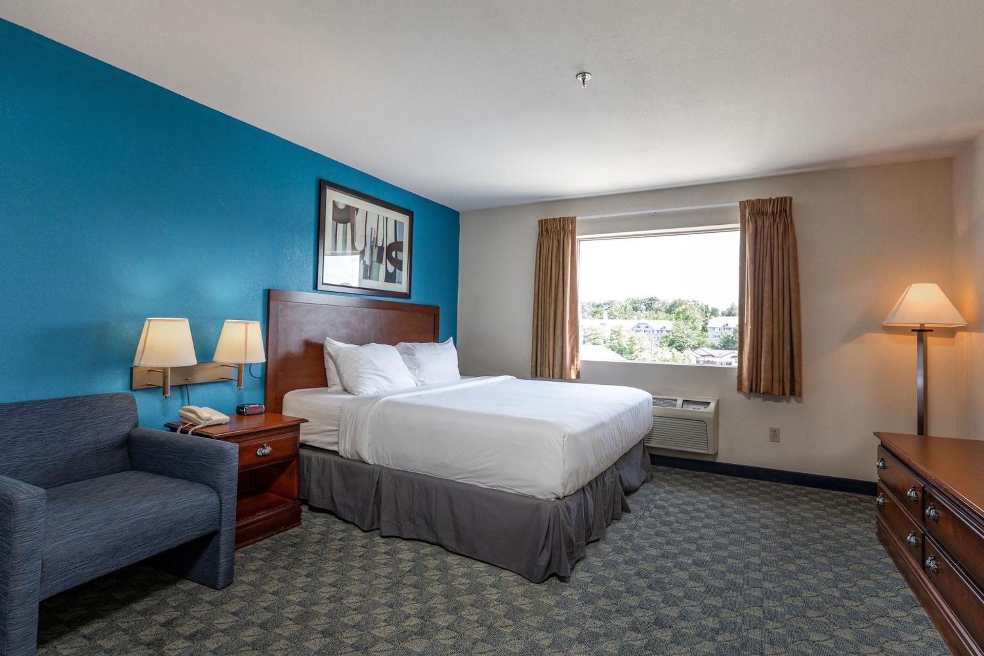 King Room with Bunk Beds - Disability Access - No Waterpark Access