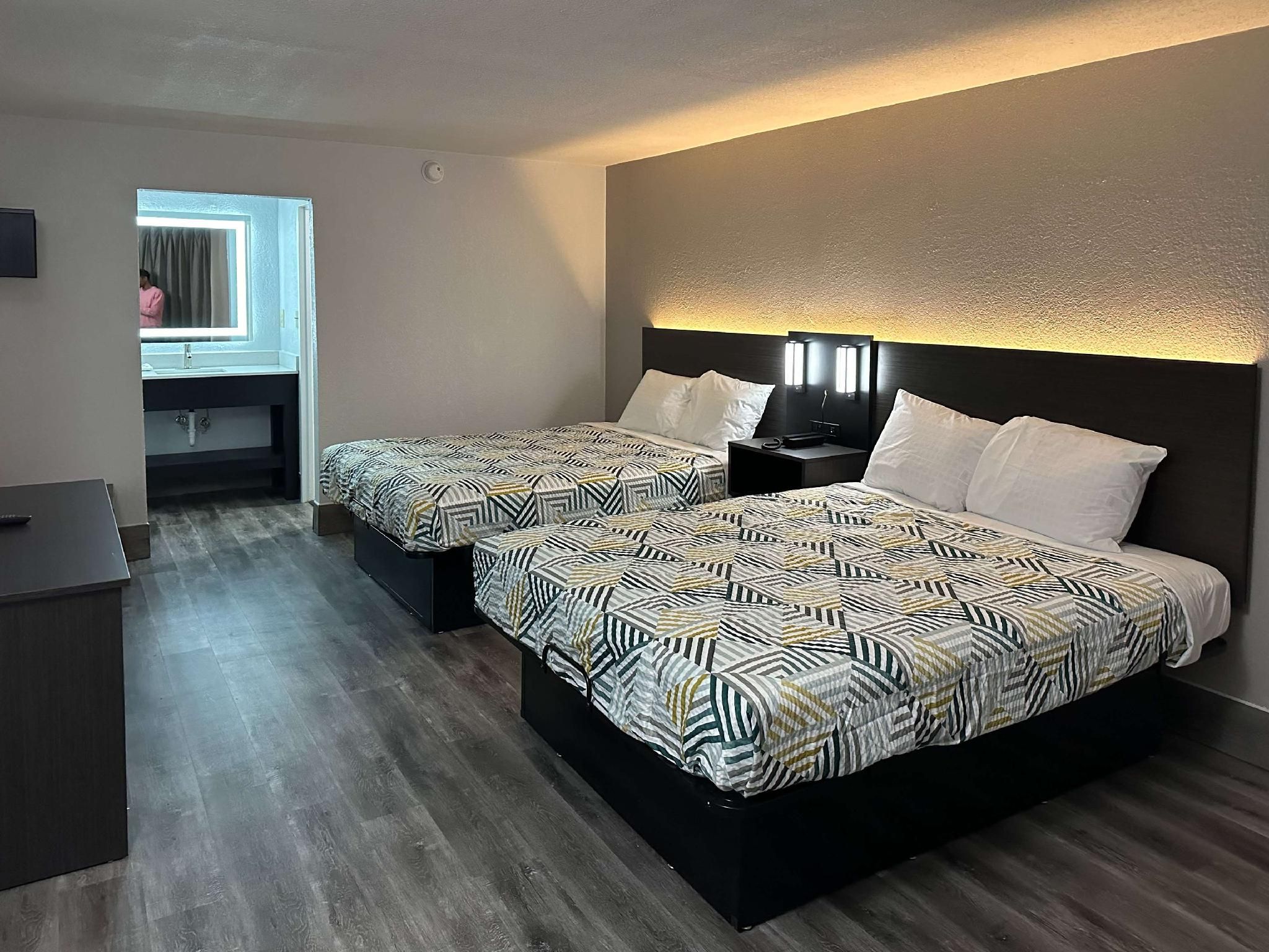 2 Queen Beds | Non-Smoking, Micfridge