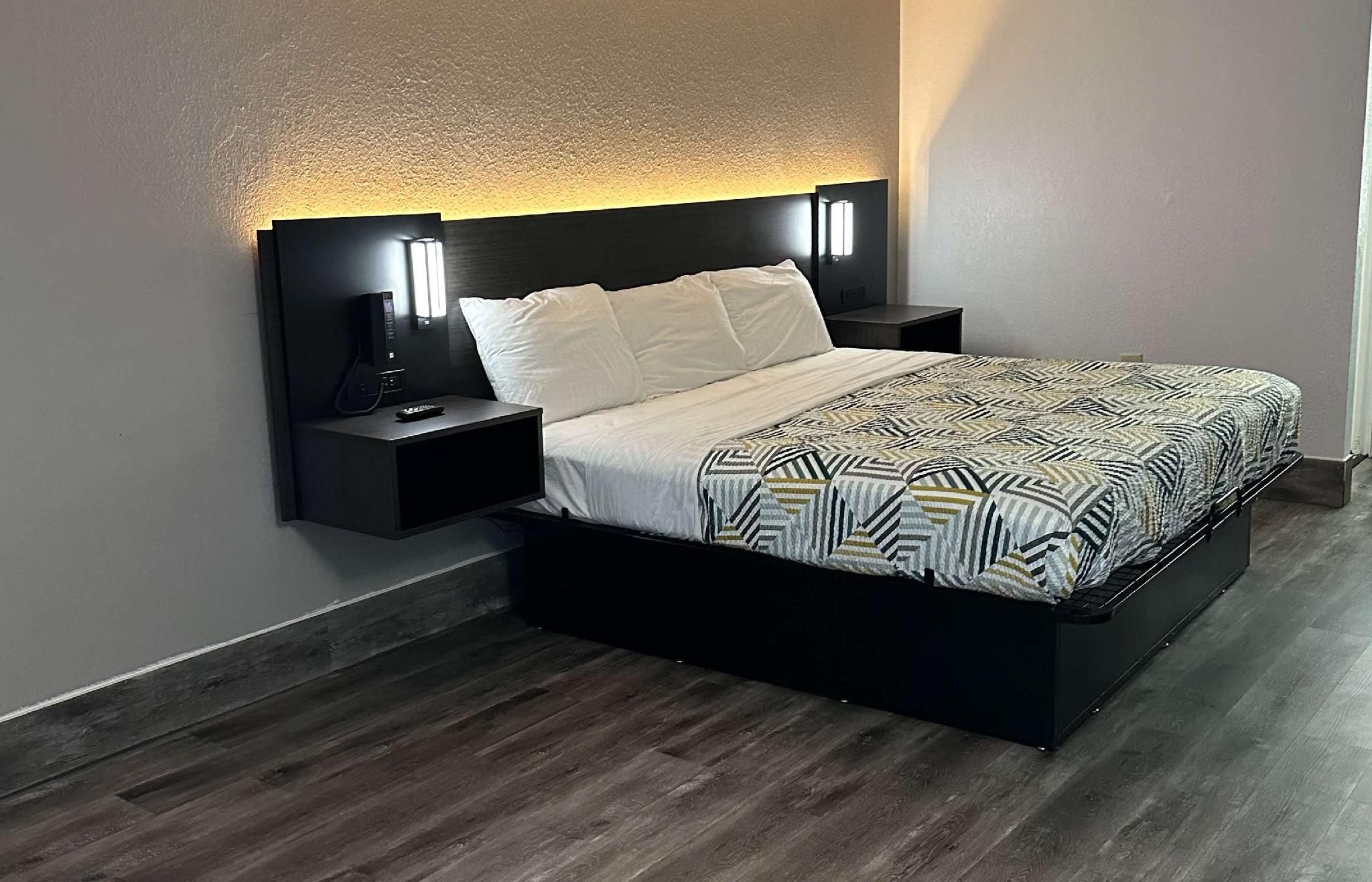1 Queen Bed | Non-Smoking, Micfridge