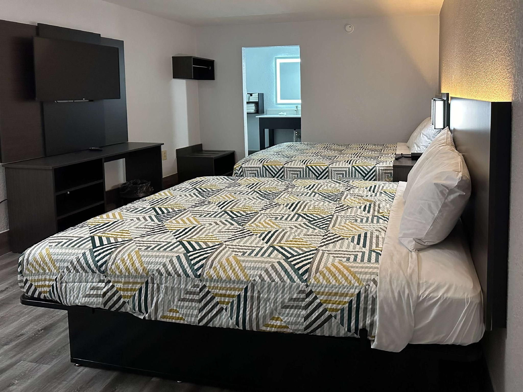 2 Queen Beds | Non-Smoking, Micfridge