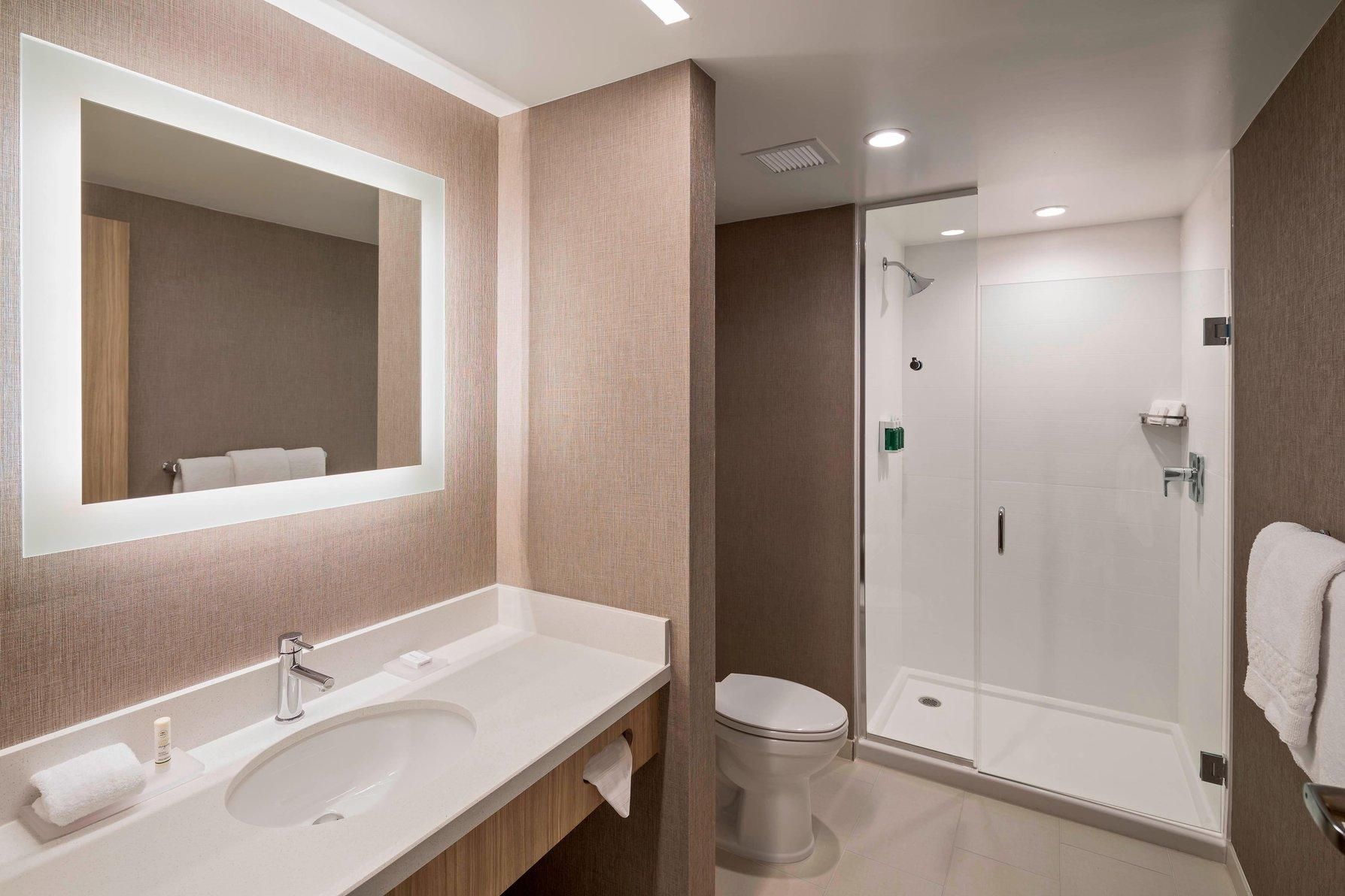 2 Bedroom 2 Room Suite, Bedroom 1: 1 King, Bedroom 2: 1 Queen, Private Sofa Bed, Street View