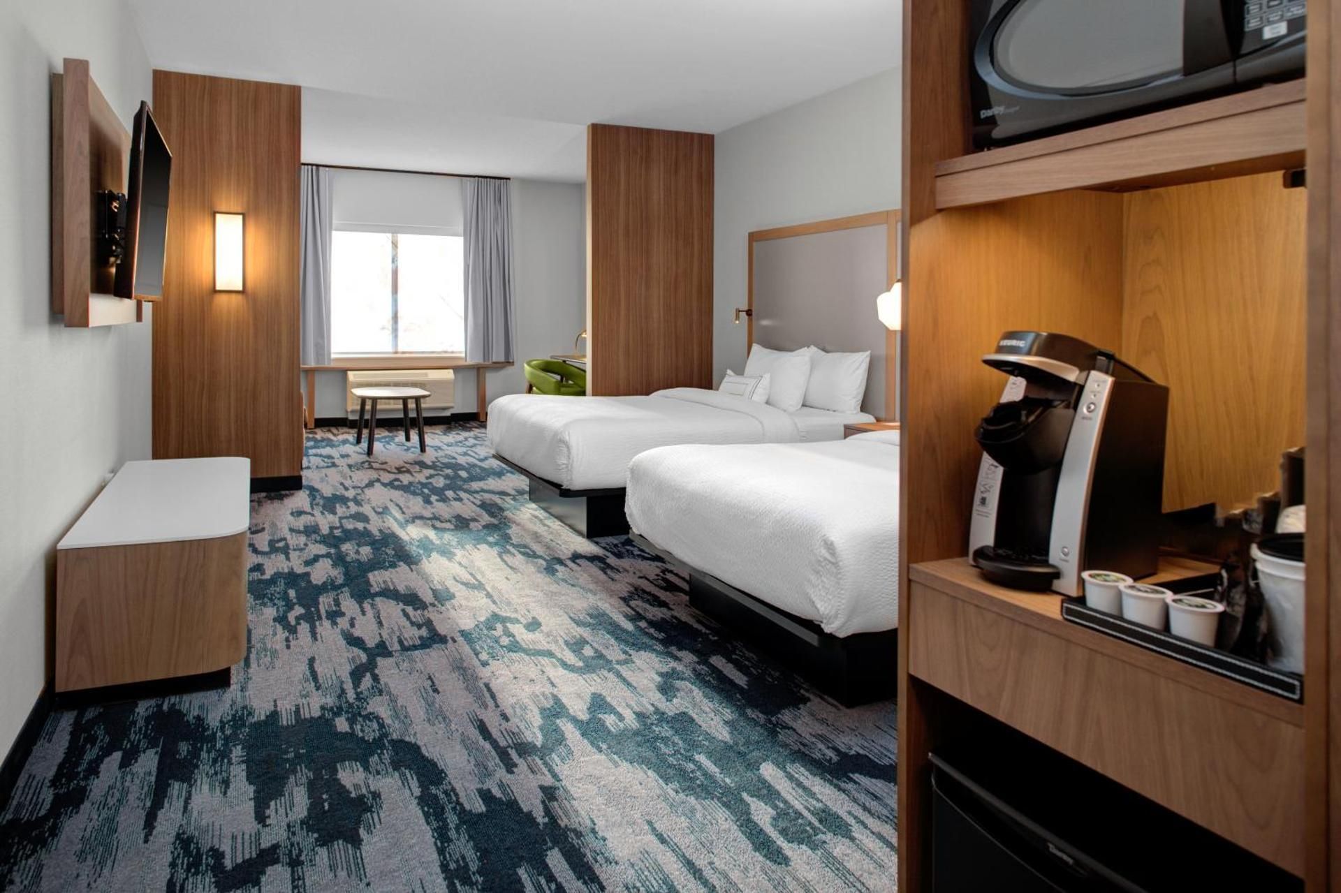 Fairfield by Marriott Inn & Suites Beckley Queen Suite with Sofa Bed and Roll-in Shower - Mobility and Hearing Accessible