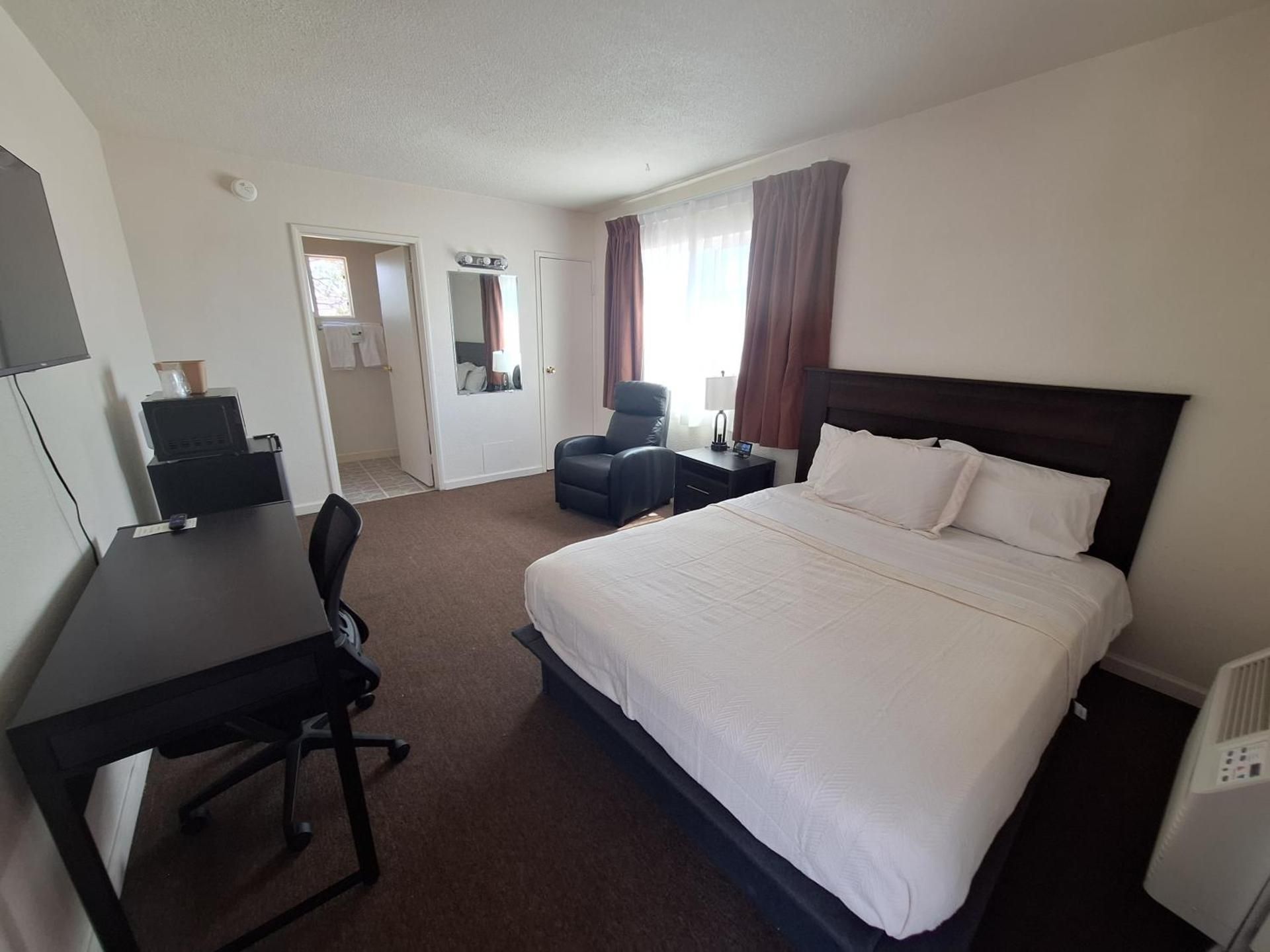 Deluxe Queen Room