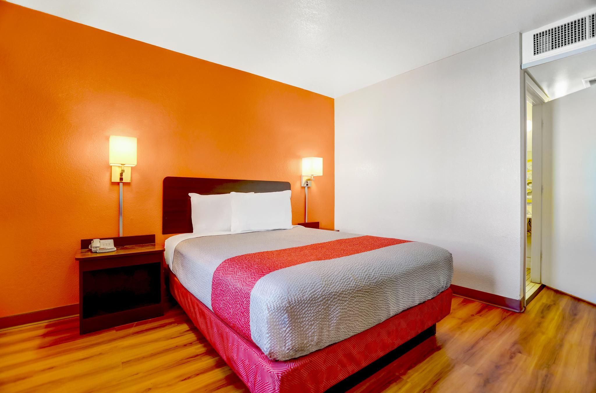 1 King Bed