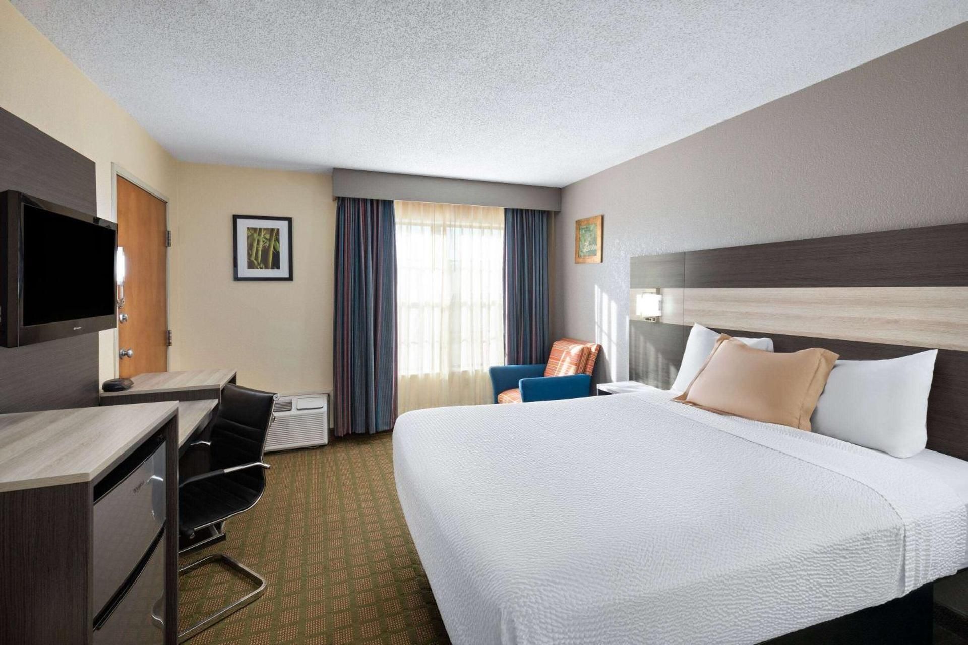 1 Queen Bed Non-Smoking