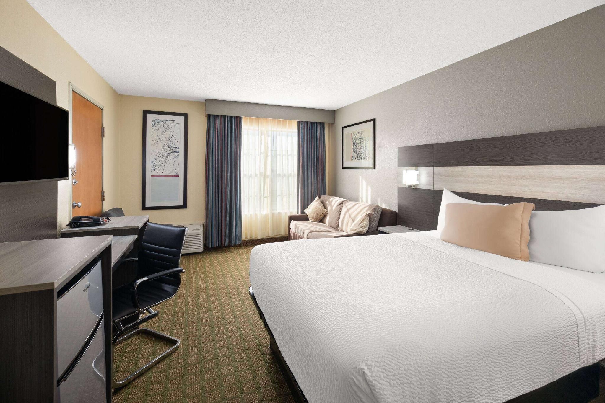 1 Queen Bed Non-Smoking
