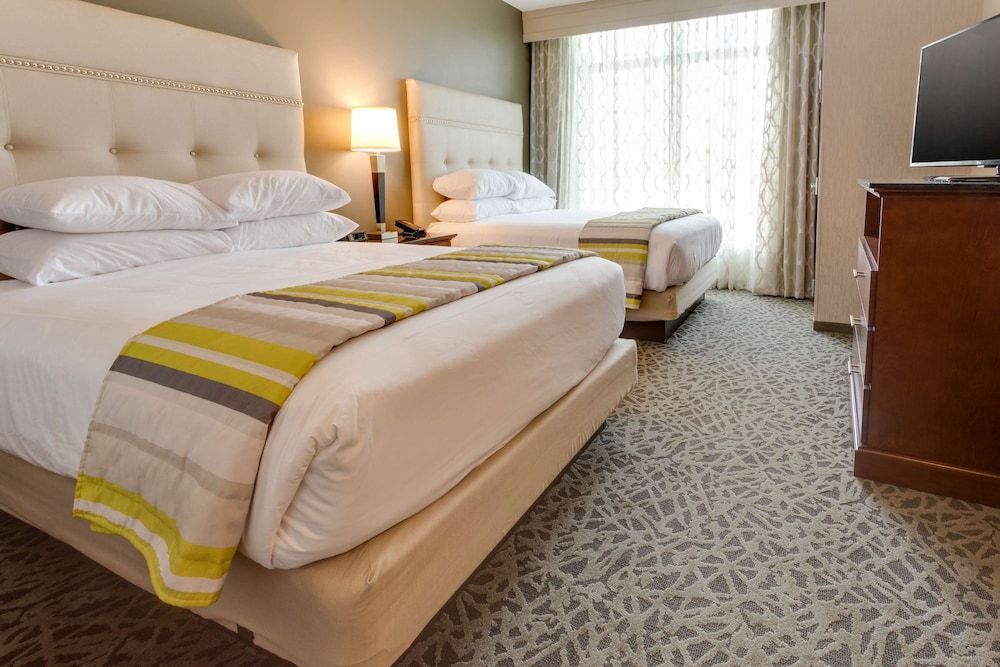 Drury Inn & Suites Pittsburgh Airport Settlers Ridge Suite, 2 Queen Beds, Hearing Accessible (Upper Floor,Sofa Sleeper,Tub, 2 Rooms)
