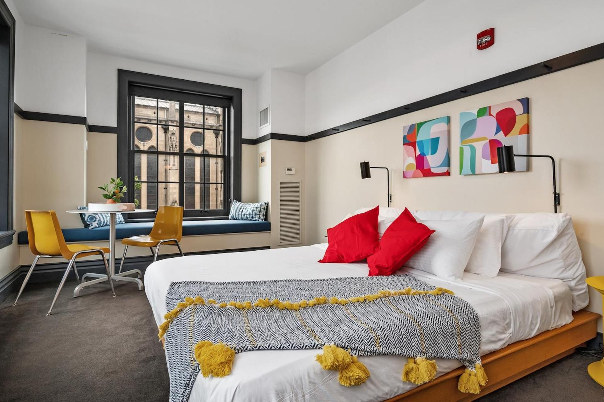 The Maverick by Kasa King Room - Disability Access (Self Check-in with Virtual Front Desk) 2