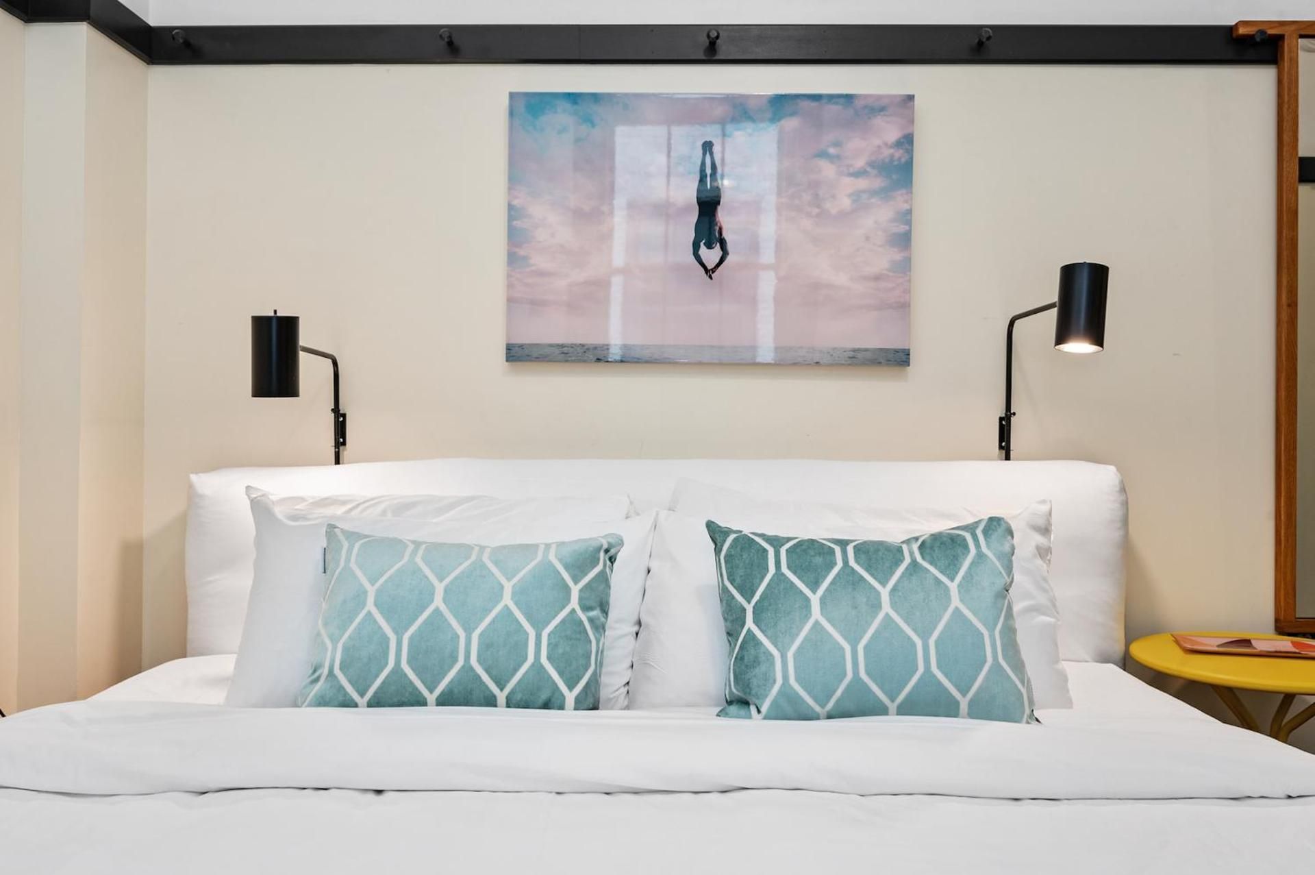 The Maverick by Kasa King Room (Self Check-in with Virtual Front Desk)