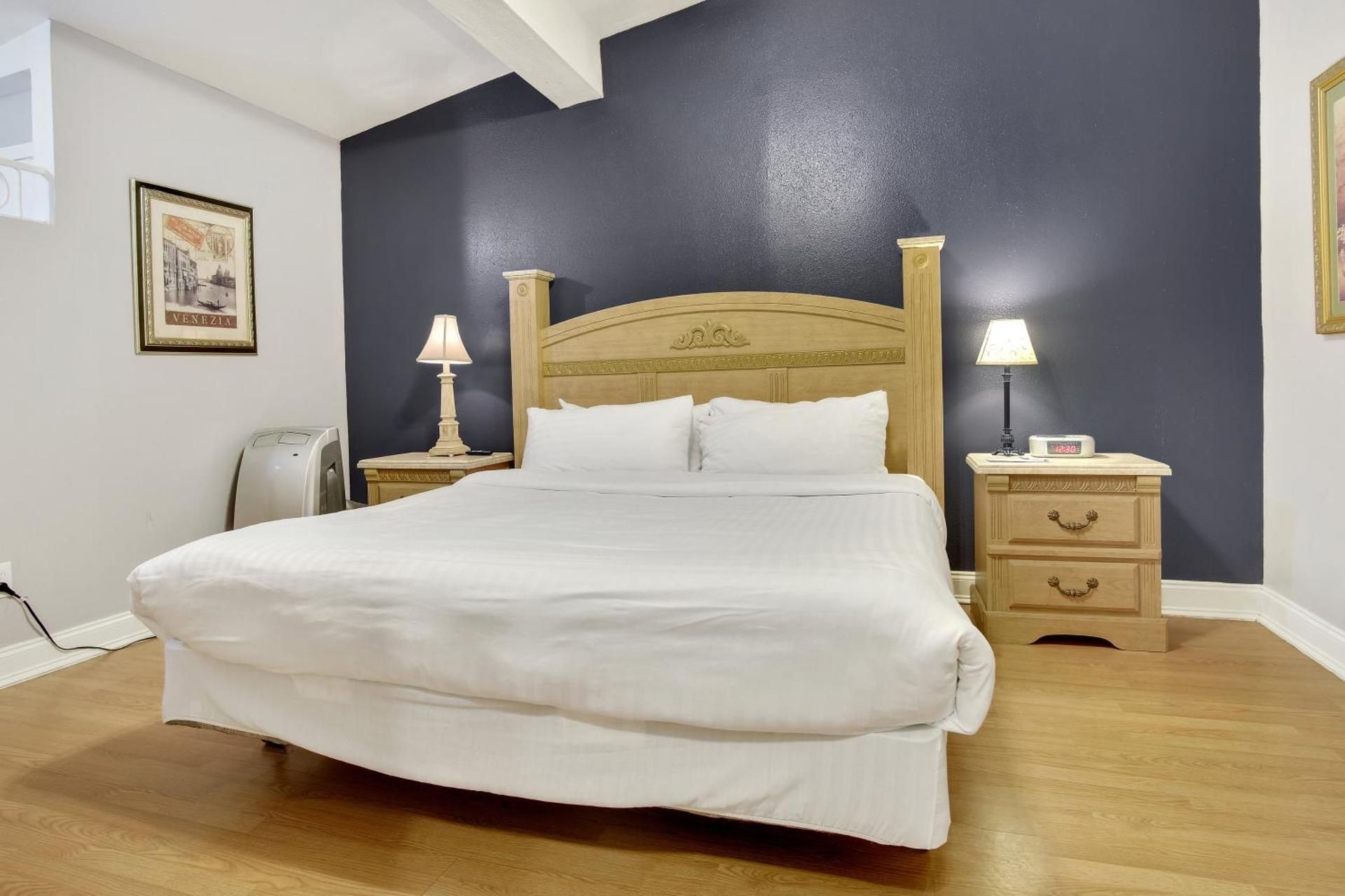 Deluxe King Suite