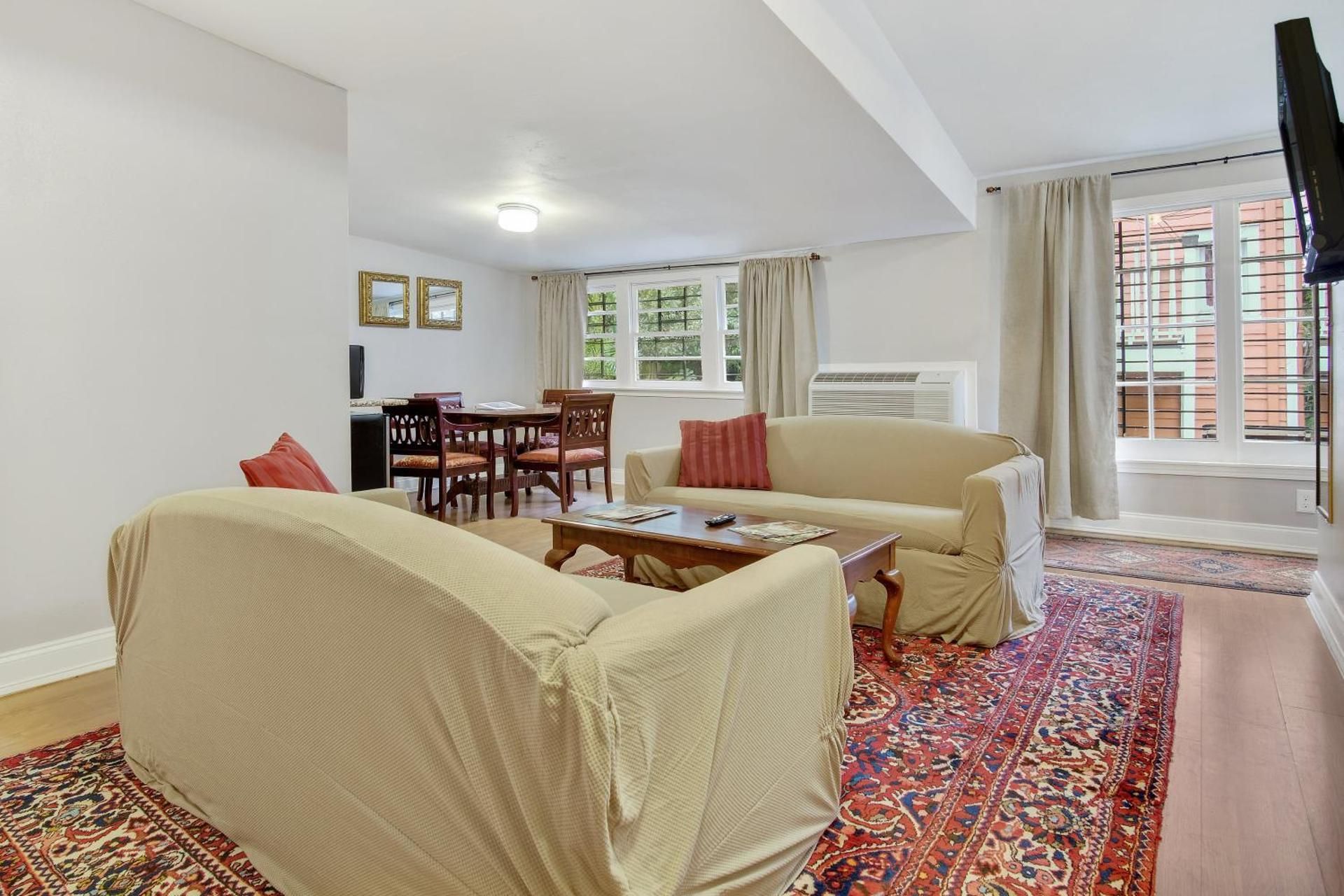 Deluxe King Suite