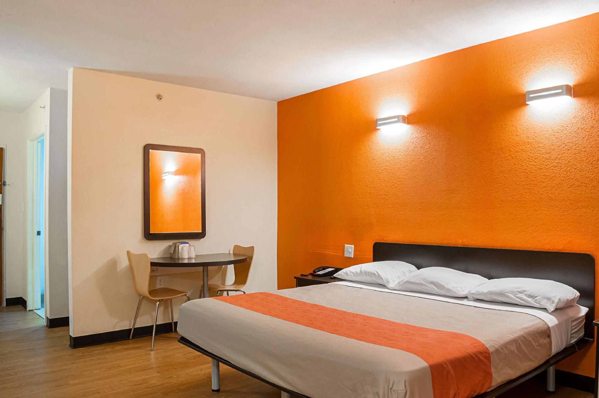 1 King Bed | Mobility Accessible RI Shower Nsmk