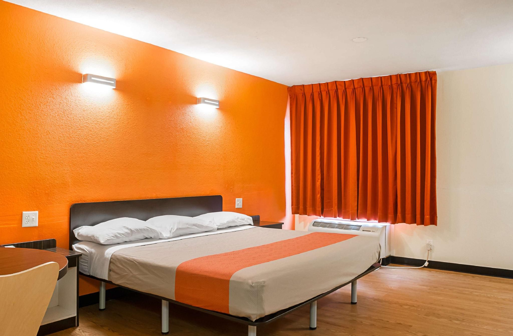 1 King Bed | Mobility Accessible RI Shower Nsmk