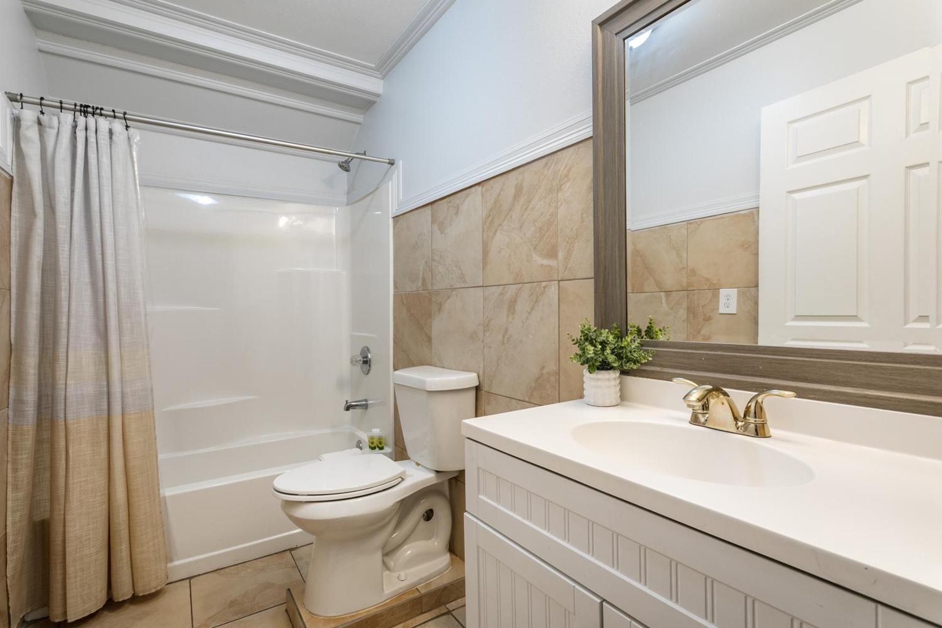 Four-Bedroom Deluxe Apartment