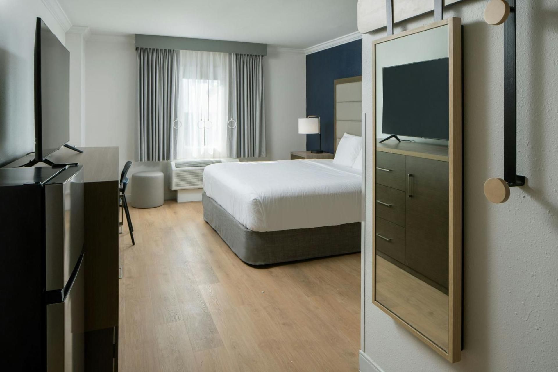 Standard Queen Room