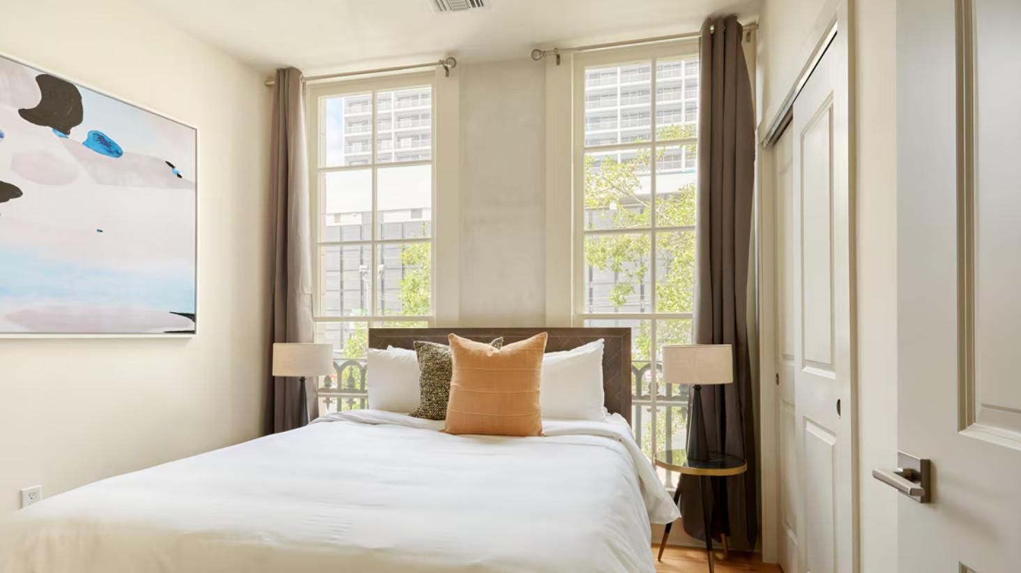 3 Bedroom Apartment, Bedroom 1: 1 Queen, Bedroom 2: 1 Queen, Bedroom 3: 1 Queen