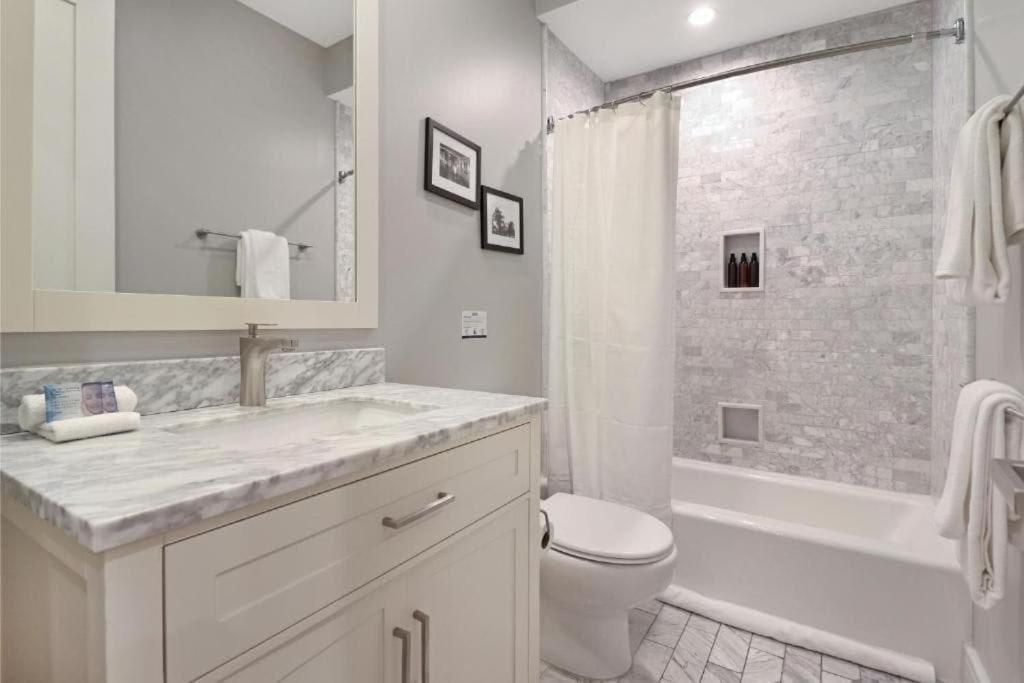 Two-Bedroom Deluxe Apartment