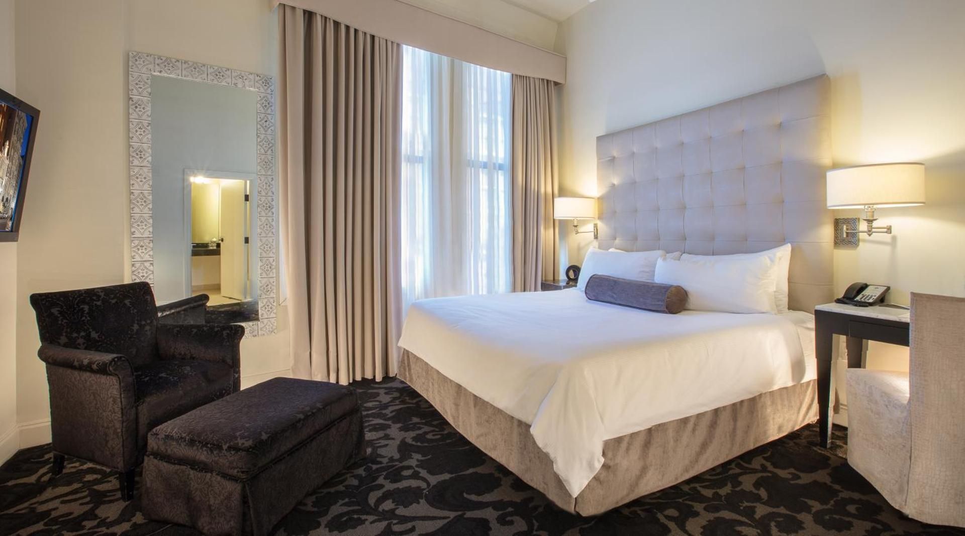 Deluxe King Suite