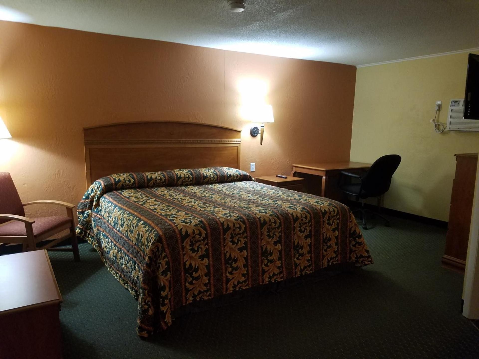 Budget Inn - Keokuk Deluxe Single Room