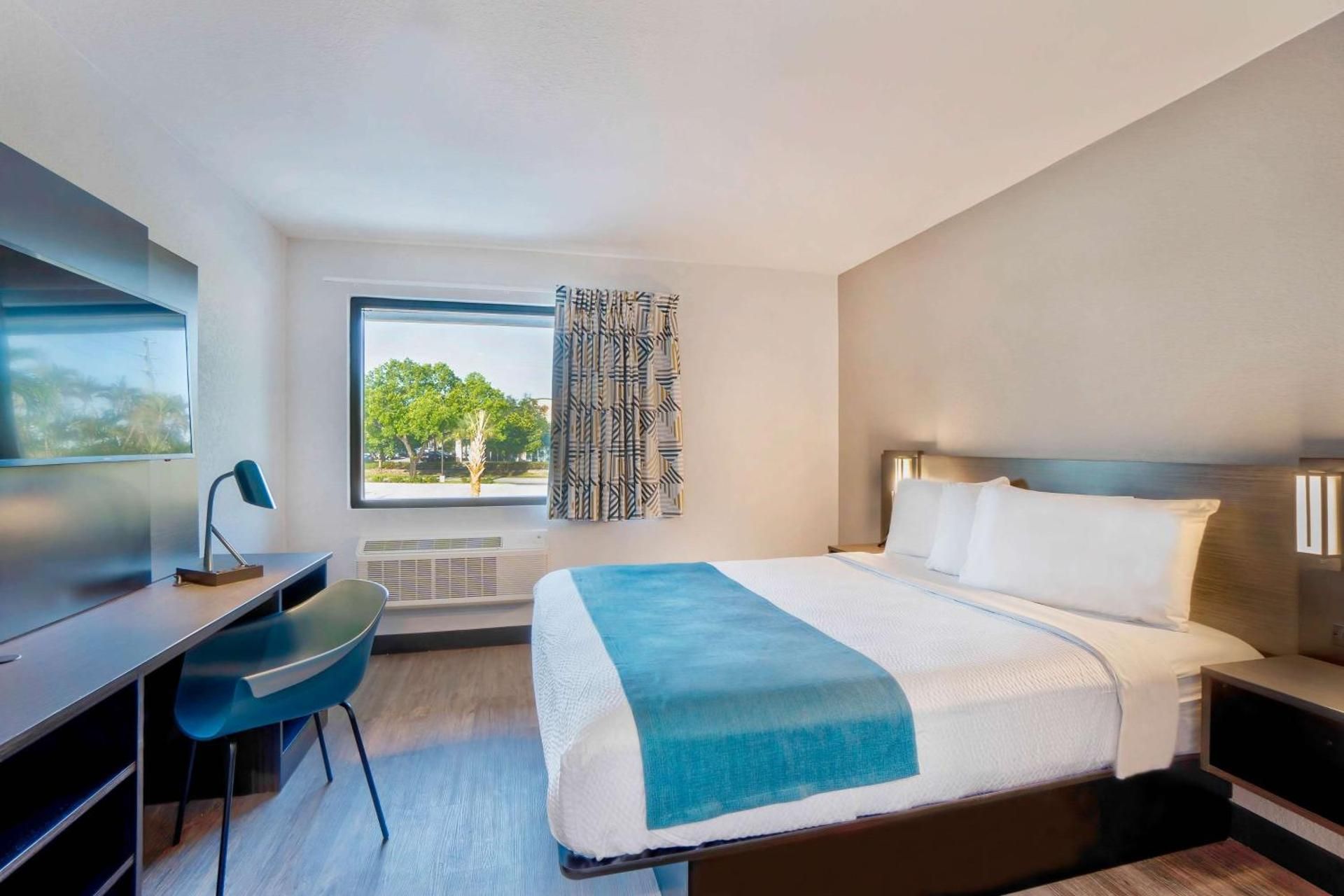1 QUEEN BED | NON-SMOKING