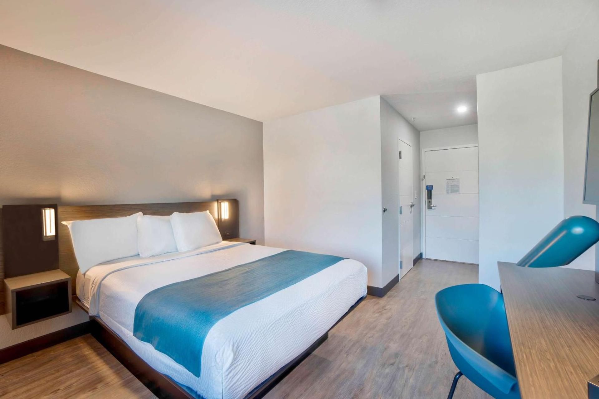 Queen Room - Disability Access - Non-Smoking