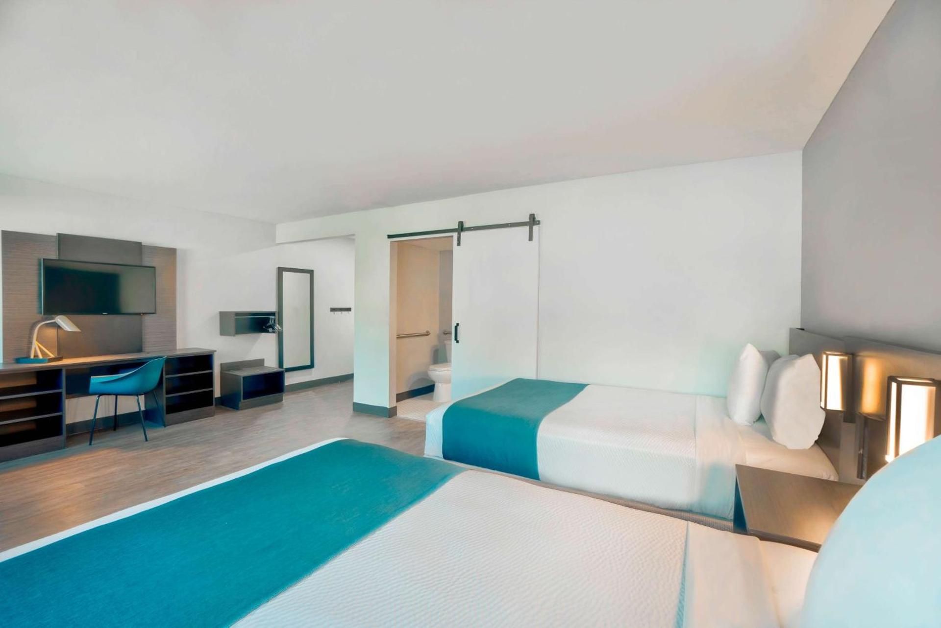 Queen Room with Two Queen Beds - Disability Access - Roll In Shower