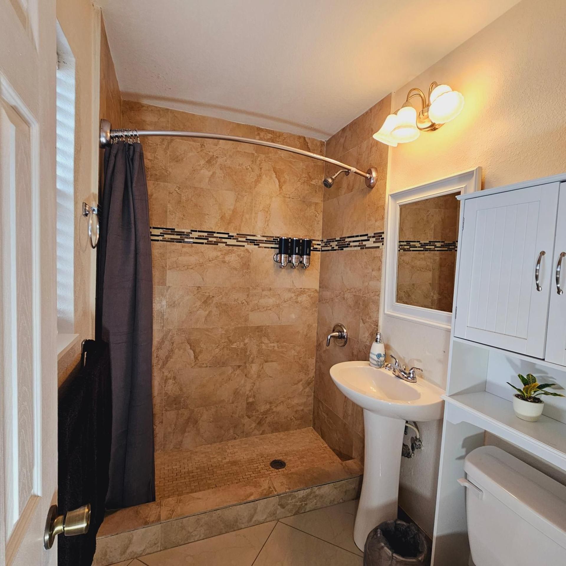 Prime Location Gateway with Pool & Patios, Near Beaches, Groceries and Restaurants Villa with Private Pool