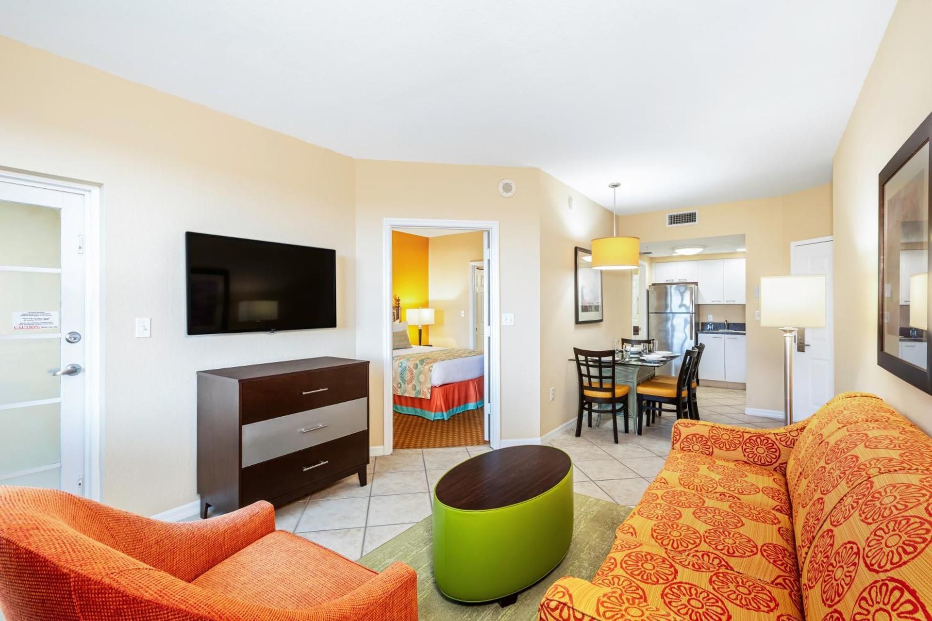 Queen Suite with Pool View