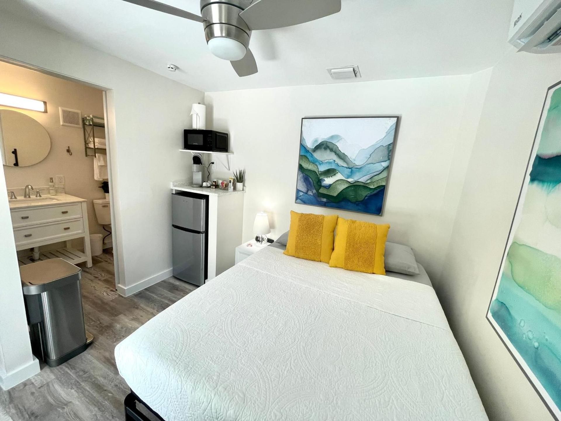 Single Room with Pool View
