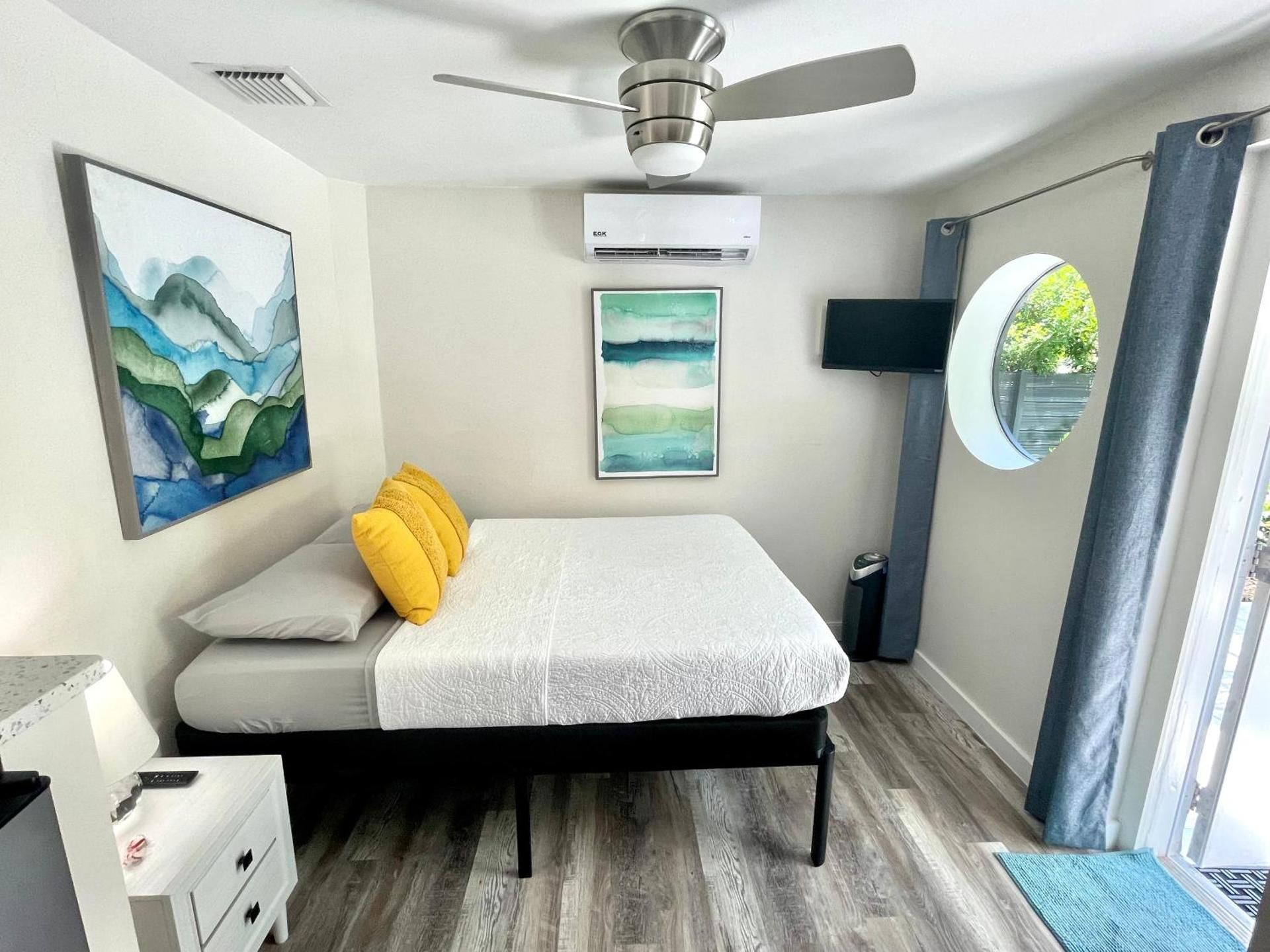 Single Room with Pool View