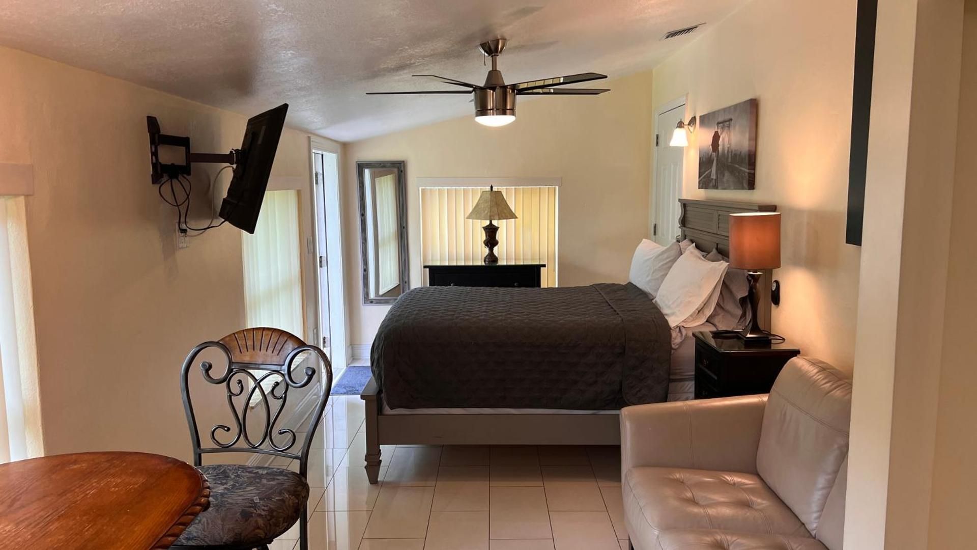 Billy's Resort- Men Only - Solo Hombres